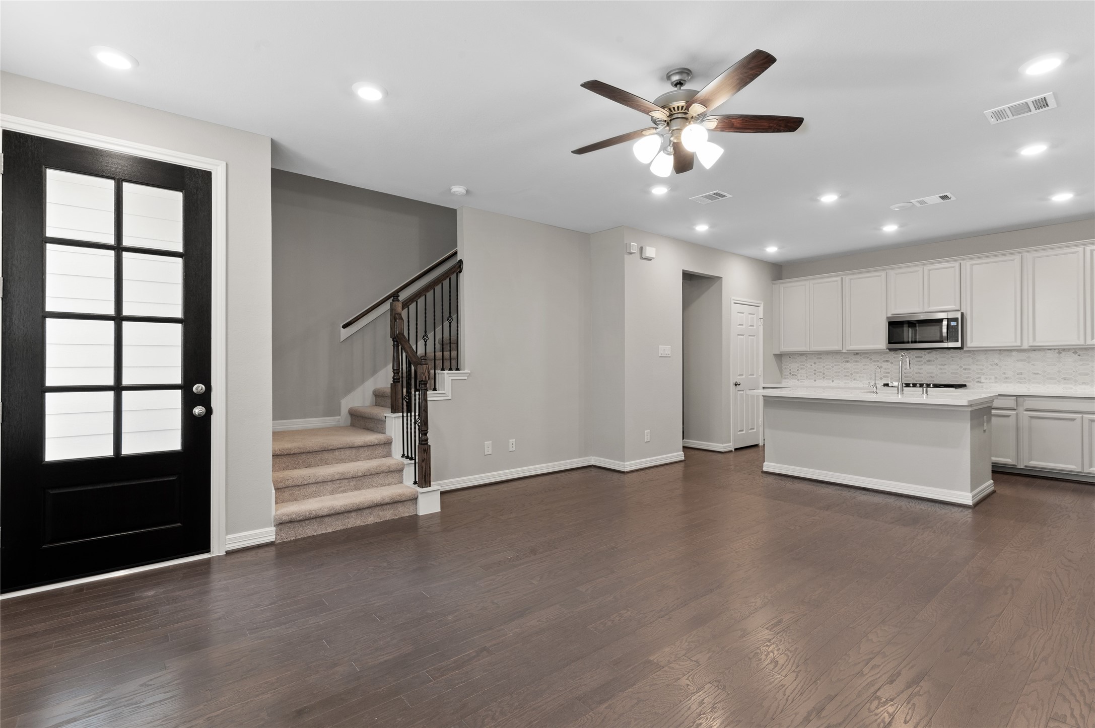 9511 Towne Lake Parkway Property Photo 3
