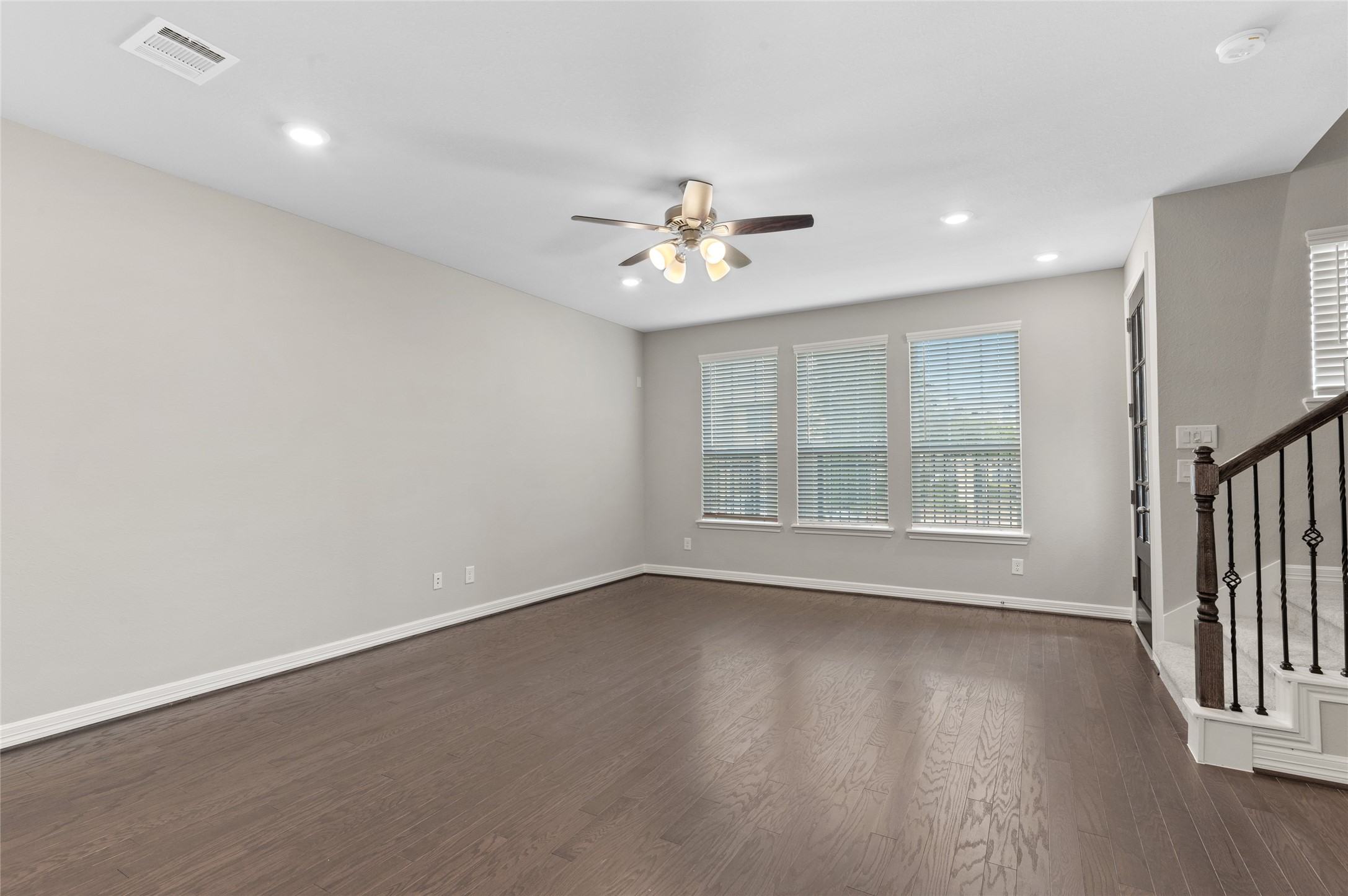 9511 Towne Lake Parkway Property Photo 4