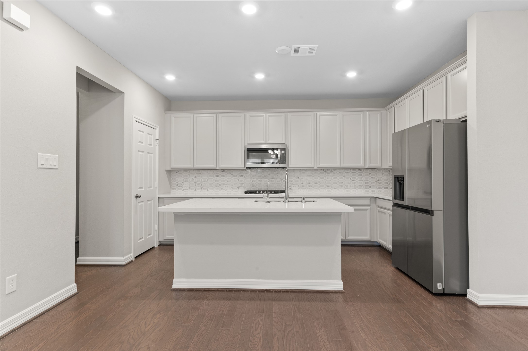 9511 Towne Lake Parkway Property Photo 8
