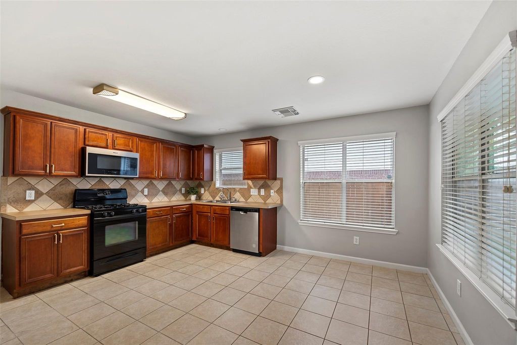 2518 Hidden Park Lane Property Photo 4