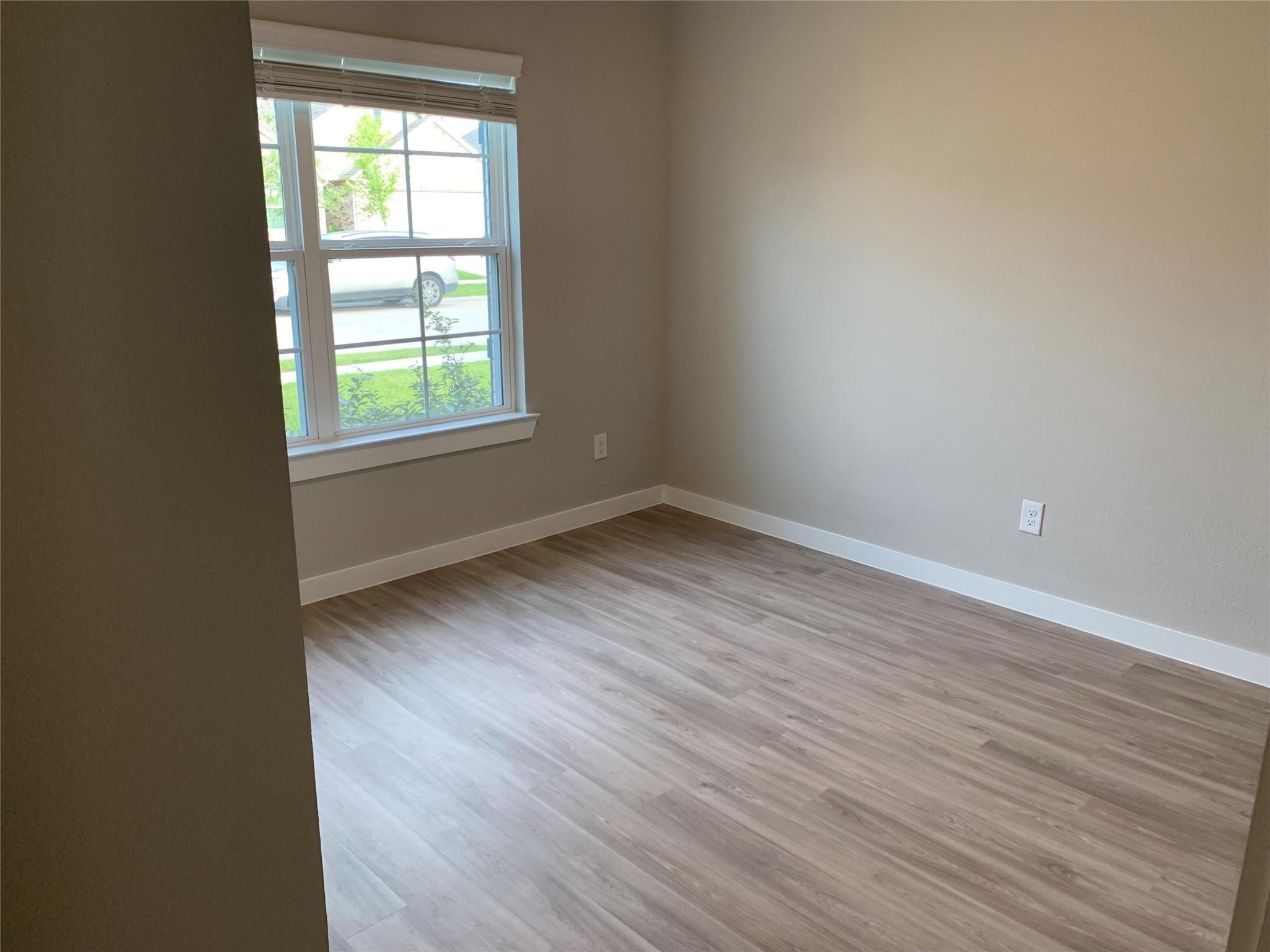 8611 Jetty Glen Drive Property Photo 2