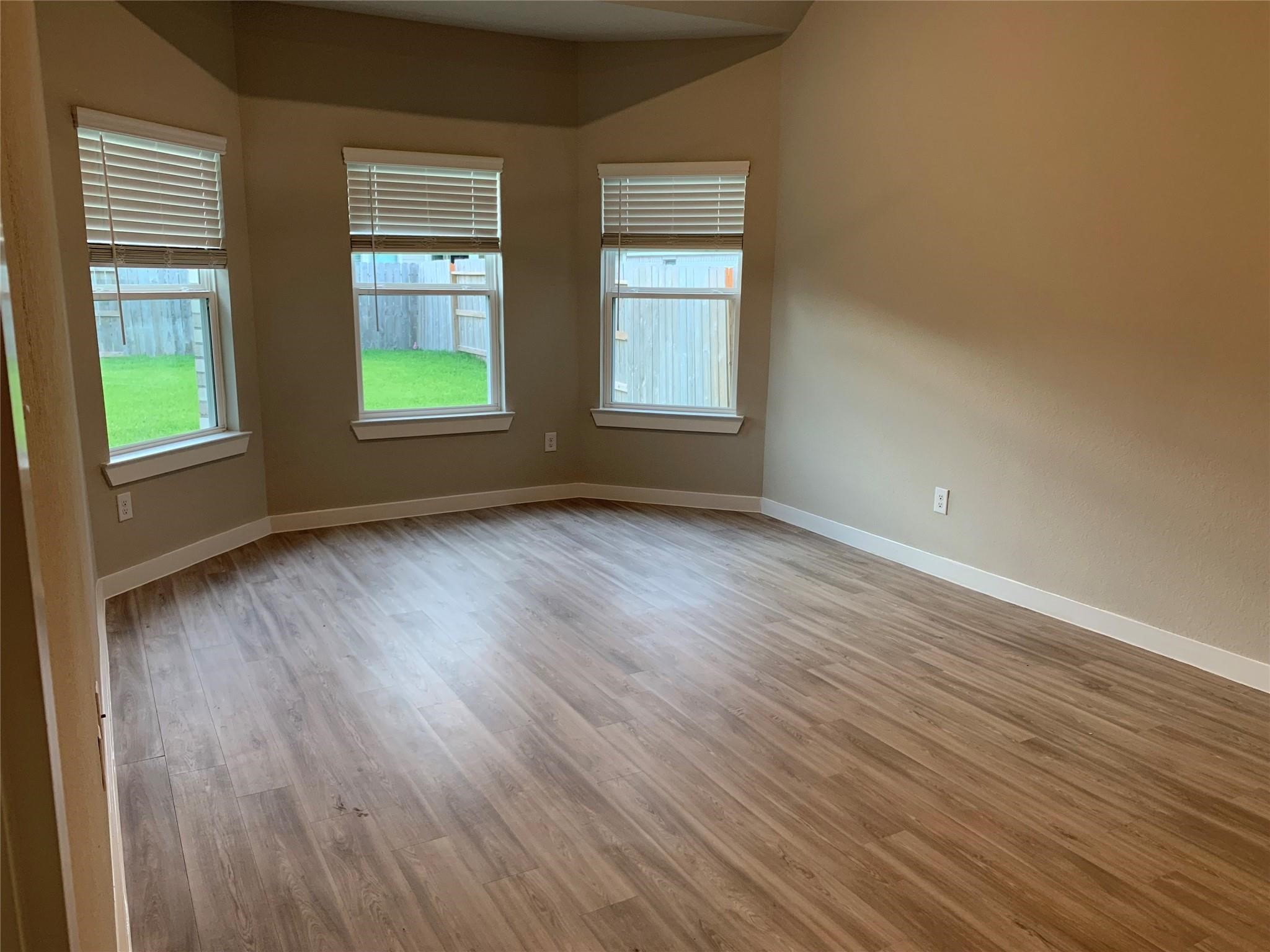 8611 Jetty Glen Drive Property Photo 9