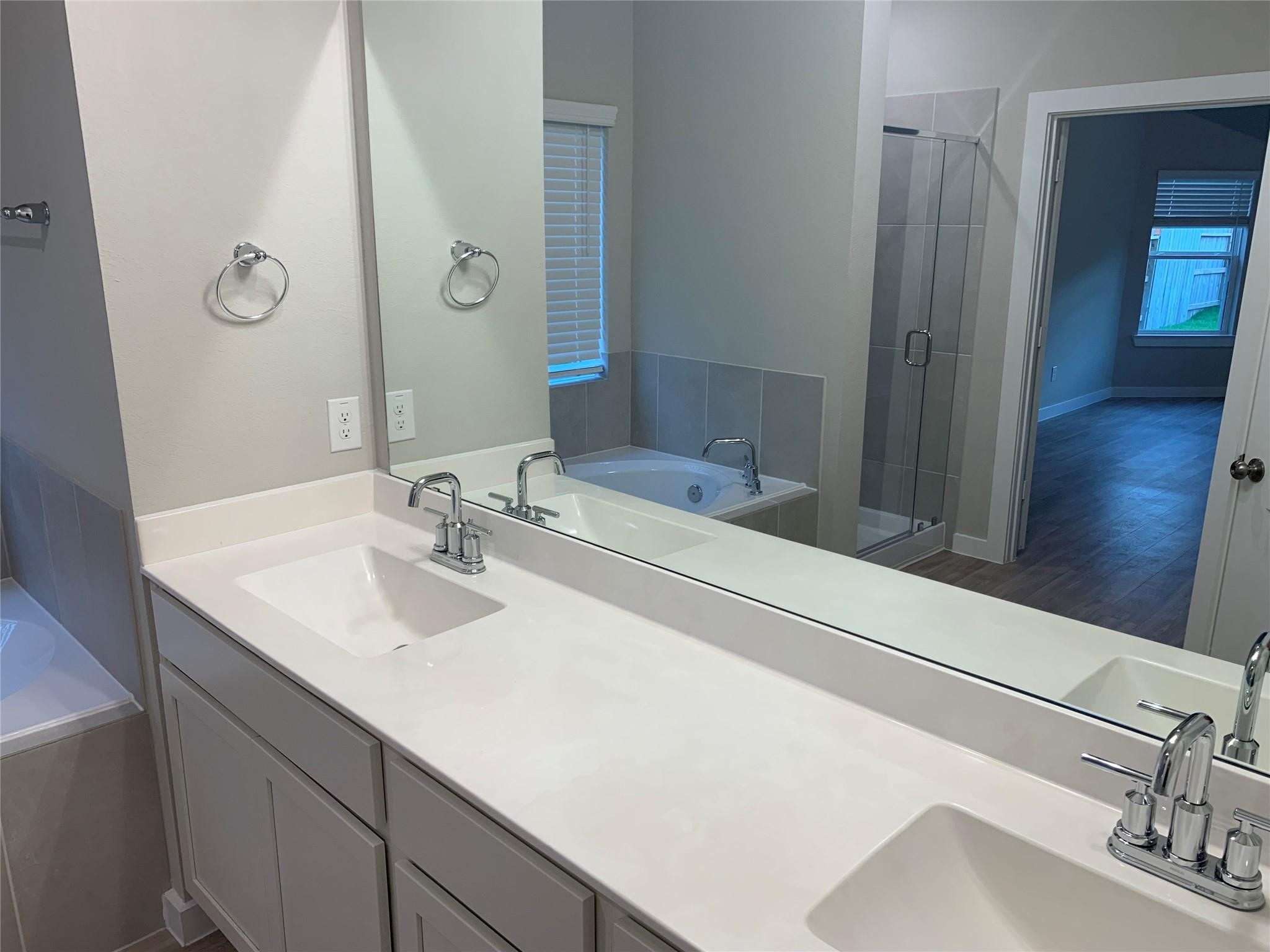 8611 Jetty Glen Drive Property Photo 10