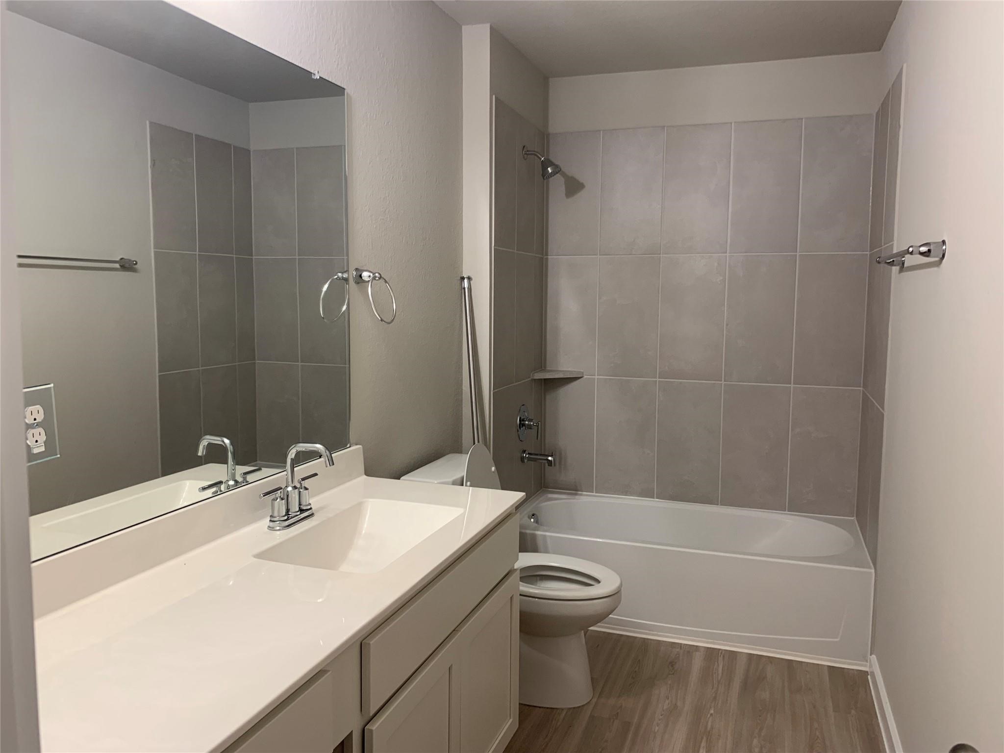8611 Jetty Glen Drive Property Photo 17