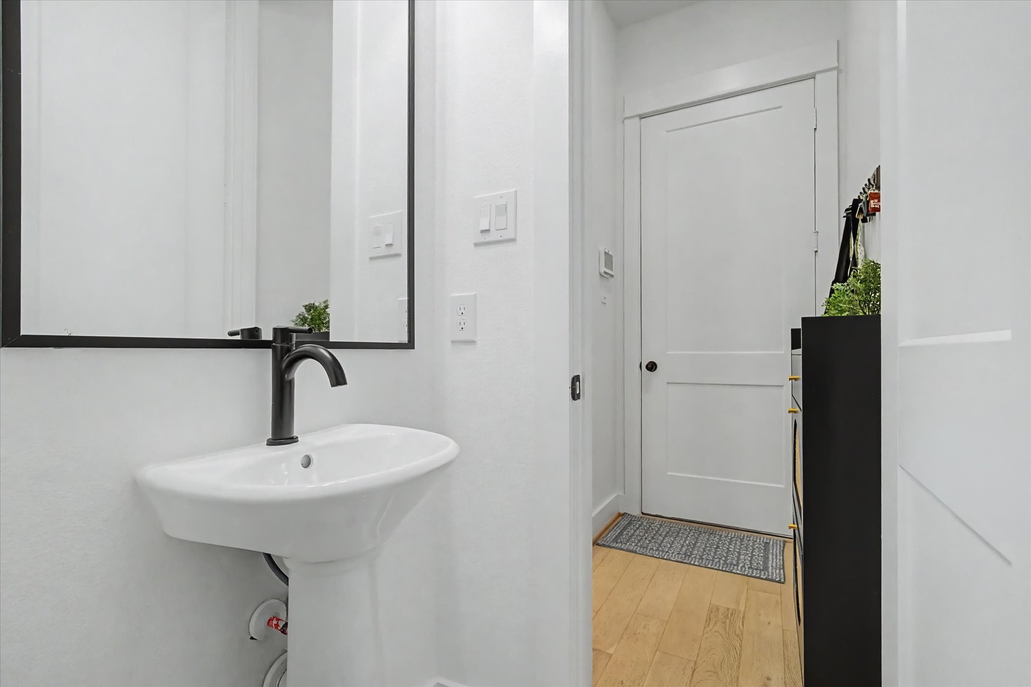 2511 Stuart Street Property Photo 8