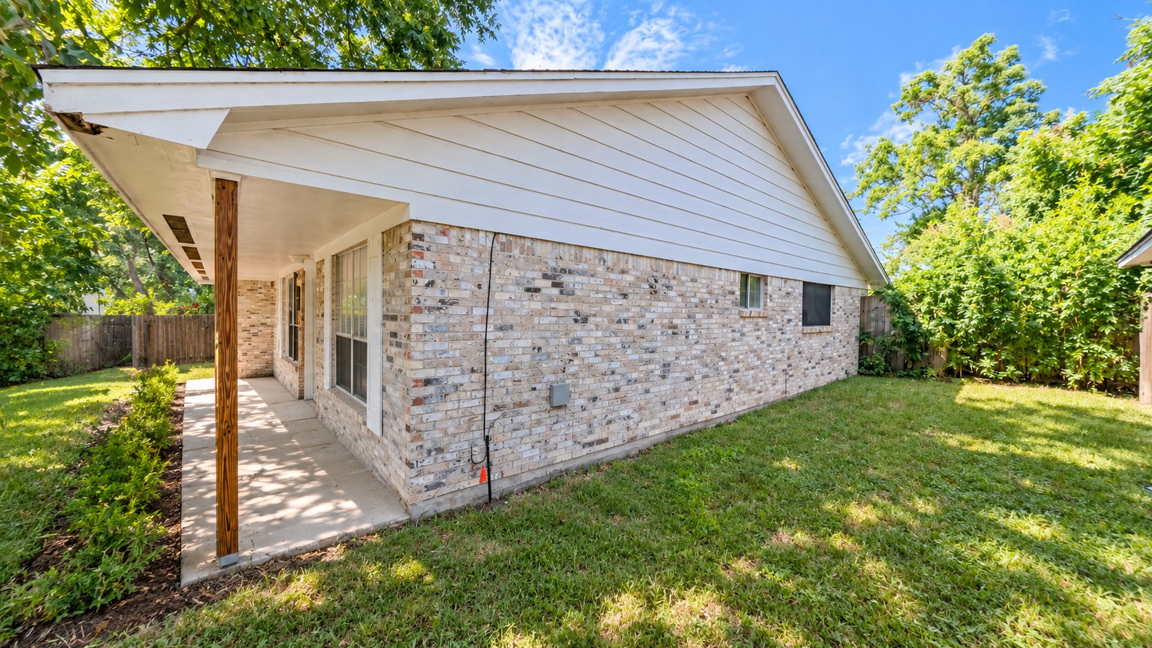 1008 Shadow Circle Property Photo 3