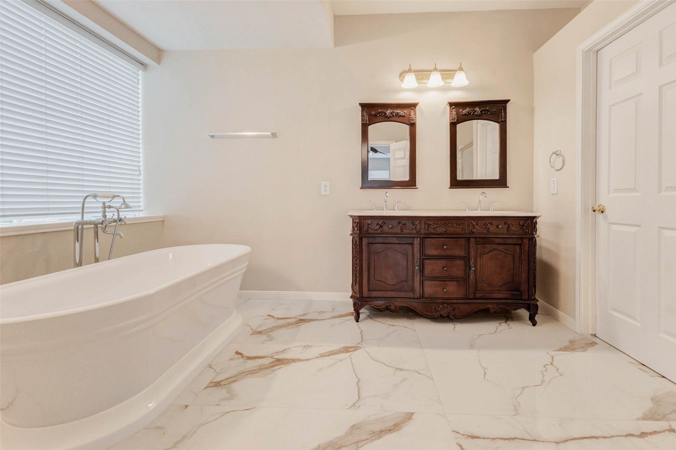 155 Perfidia Drive Property Photo 7