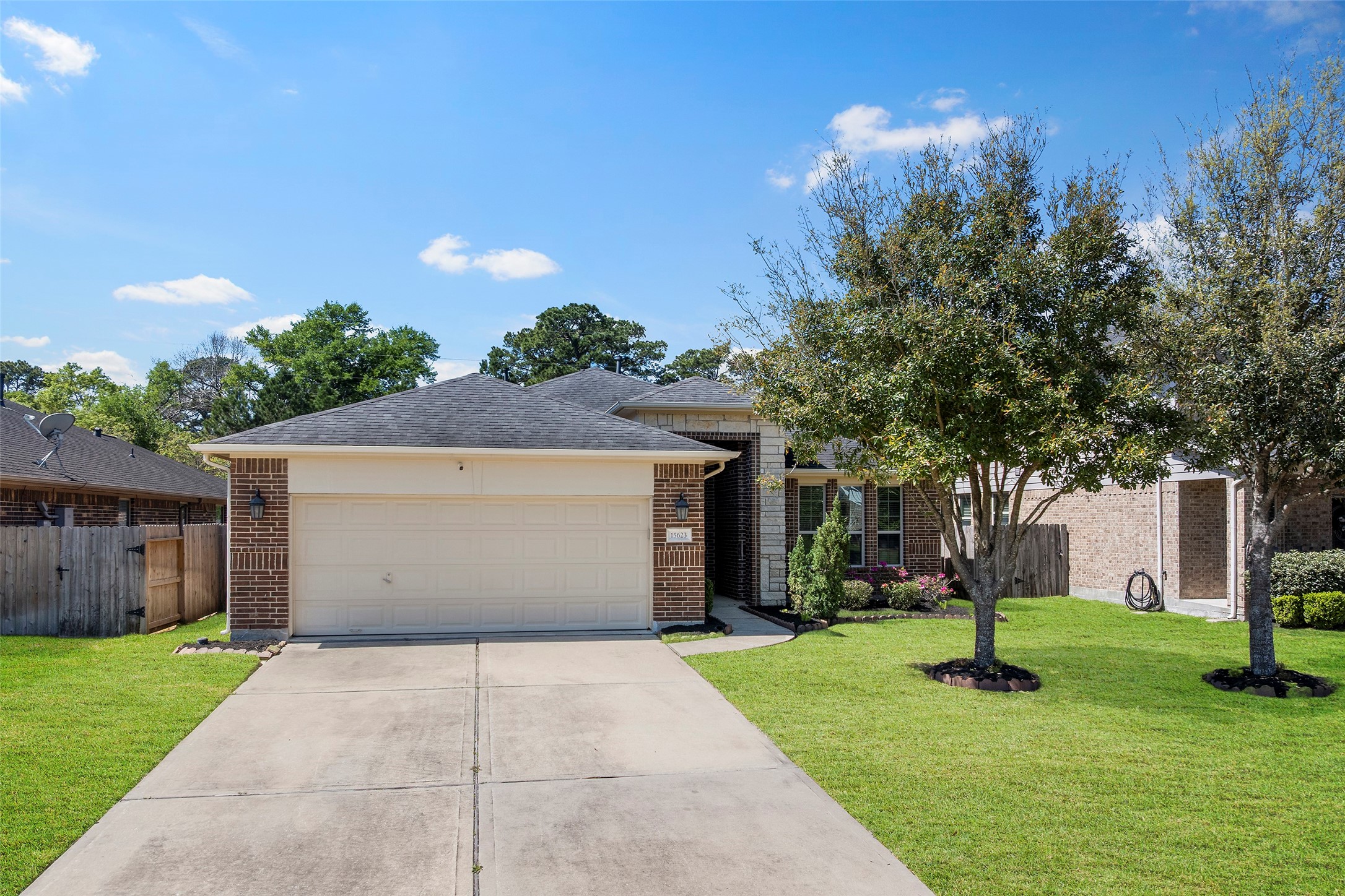 15623 Whisper Woods Drive Property Photo 2