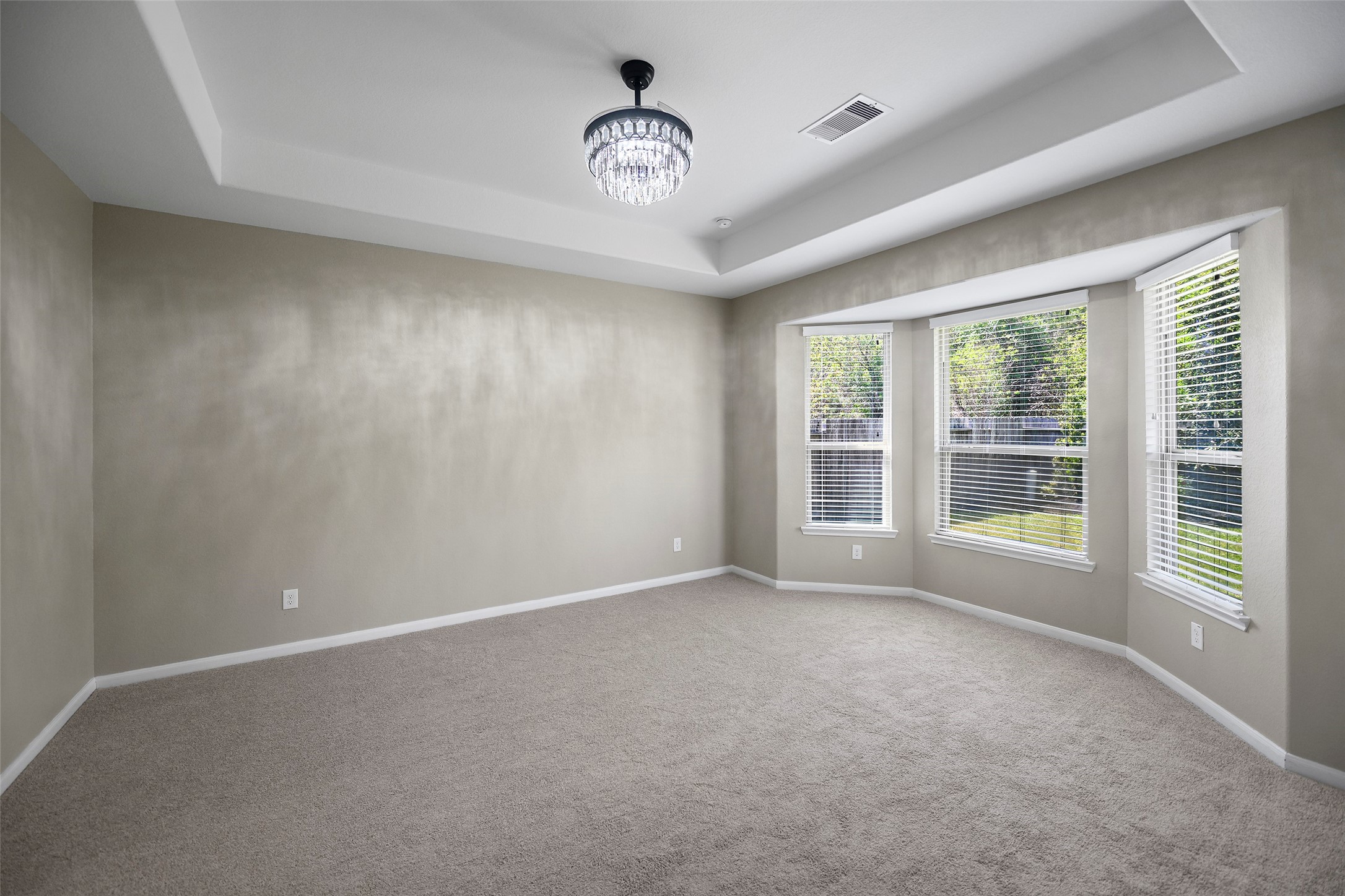 15623 Whisper Woods Drive Property Photo 16
