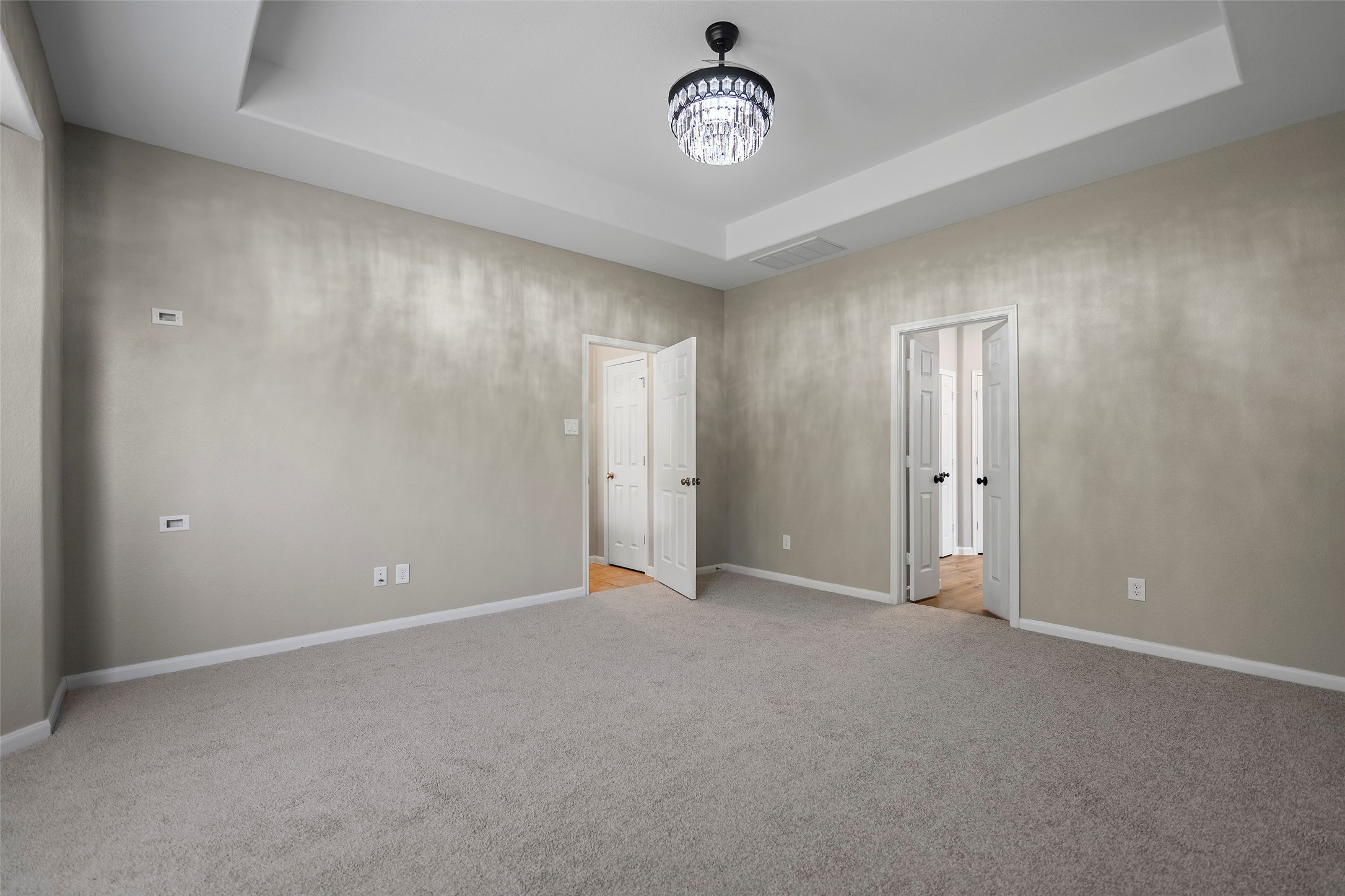 15623 Whisper Woods Drive Property Photo 17