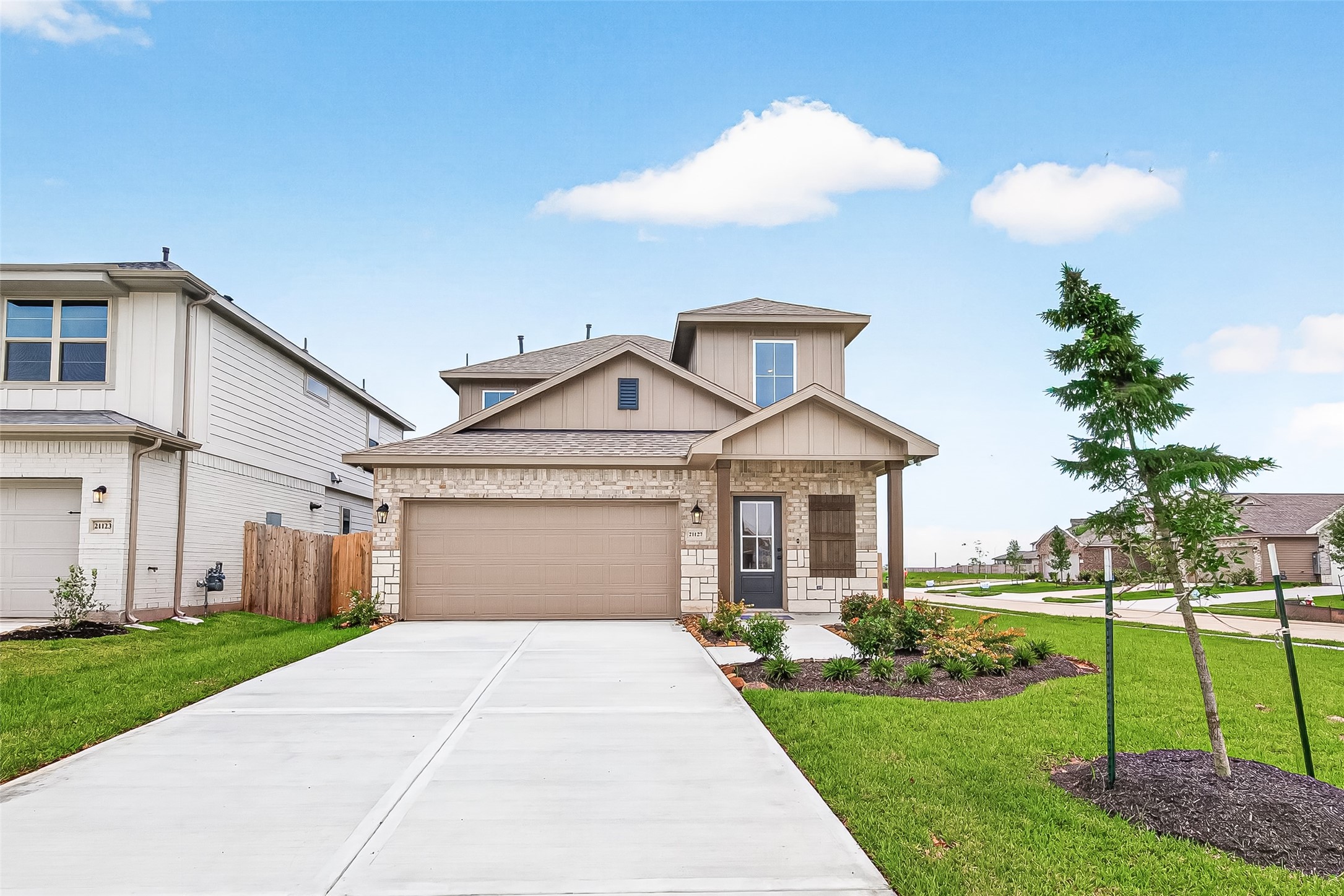 21127 Autumn Heights Property Photo 1