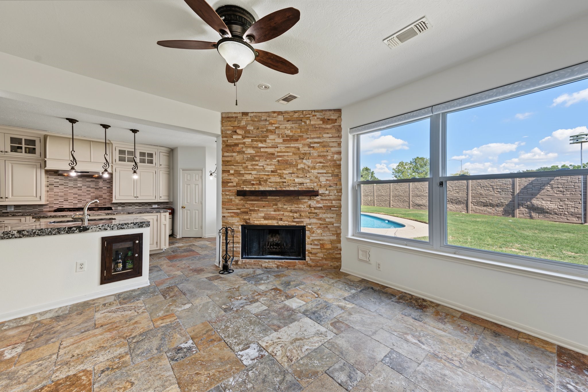18522 Park Harbor Drive Property Photo 10