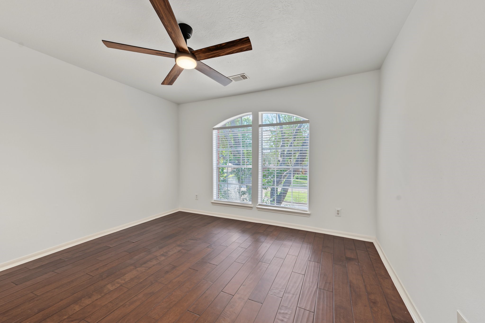 18522 Park Harbor Drive Property Photo 33
