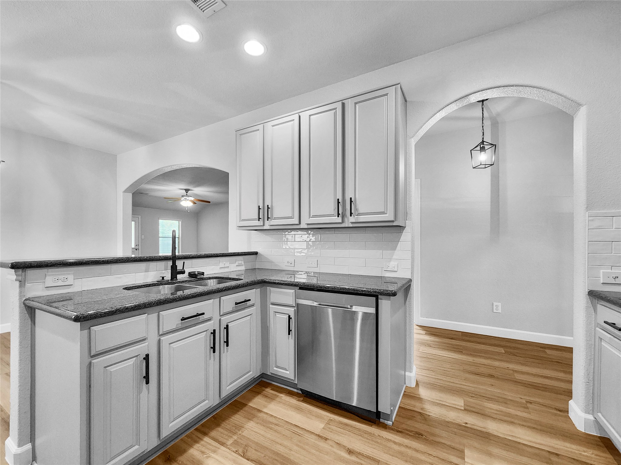 922 Fife Dr, Property Photo 2