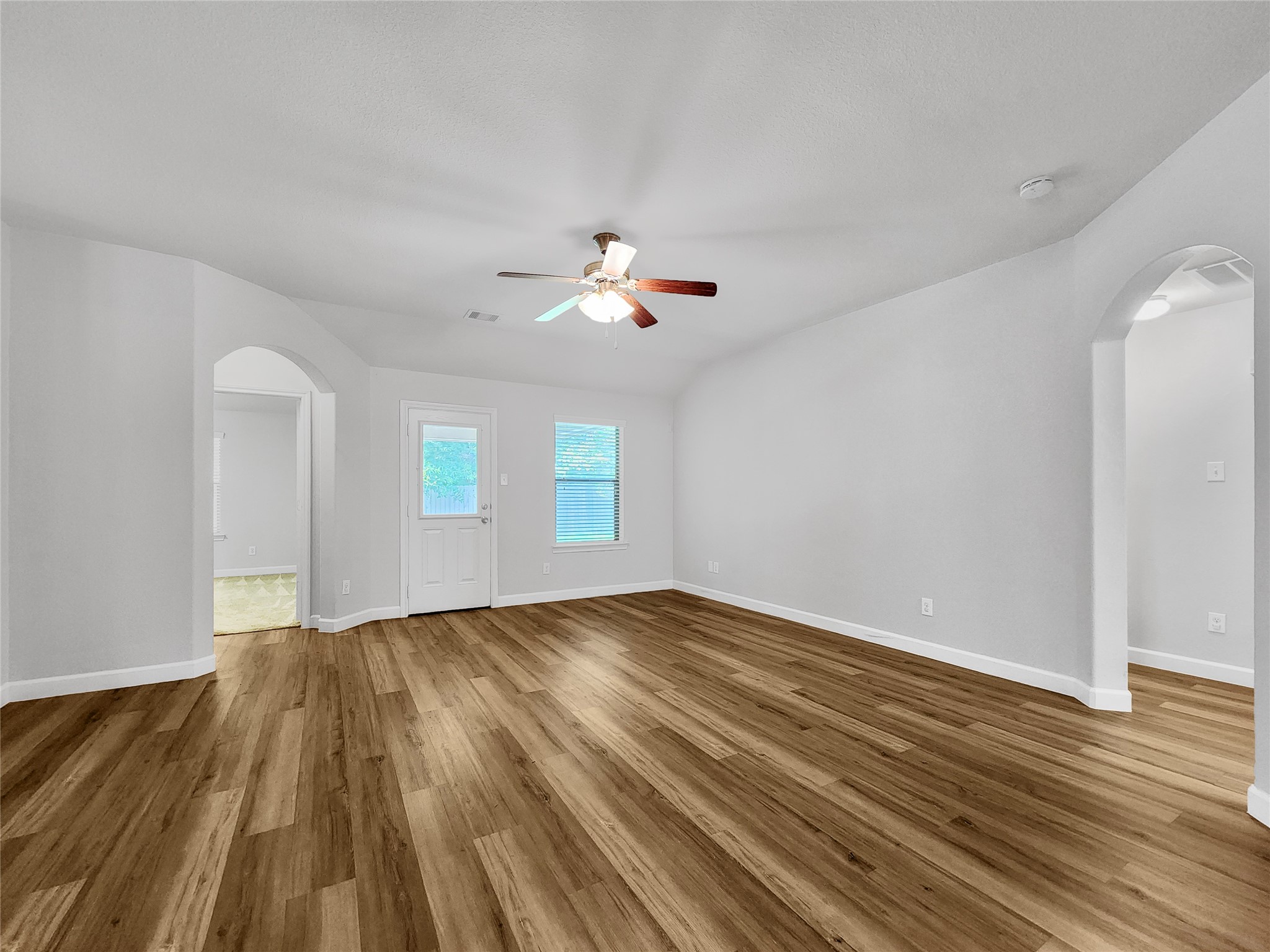 922 Fife Dr, Property Photo 6