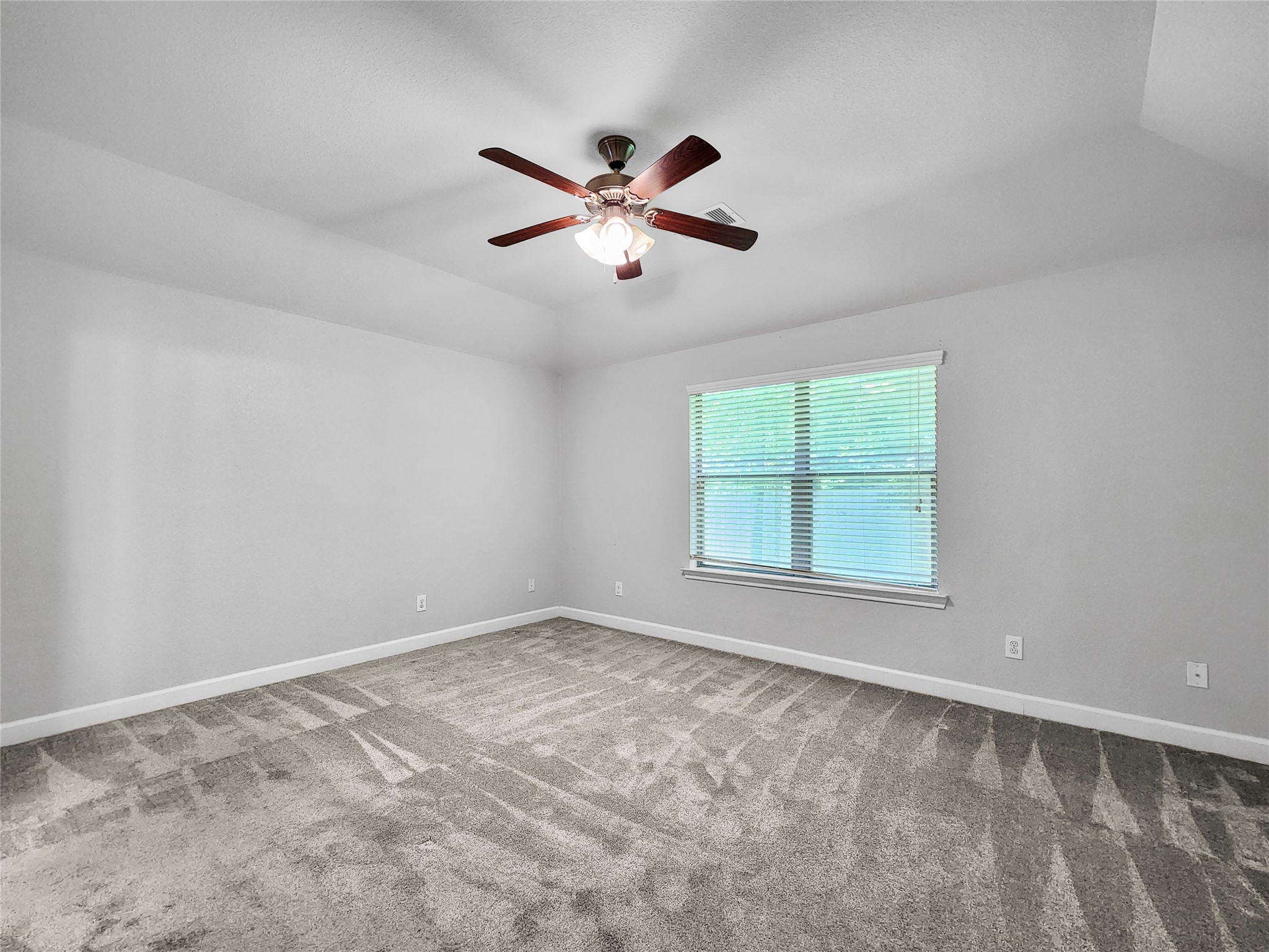 922 Fife Dr, Property Photo 9