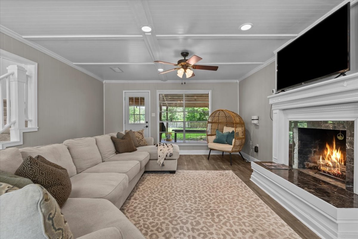 209 Palm Aire Drive Property Photo 3
