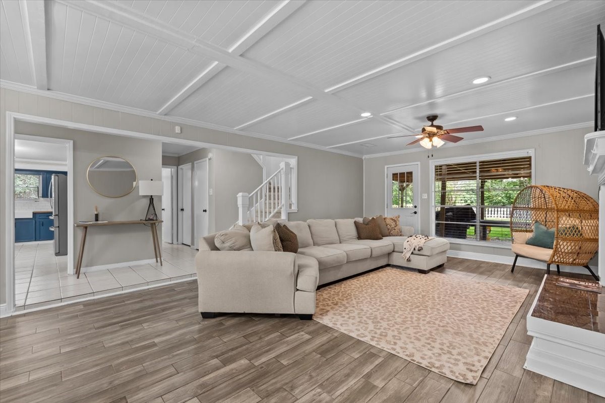 209 Palm Aire Drive Property Photo 4