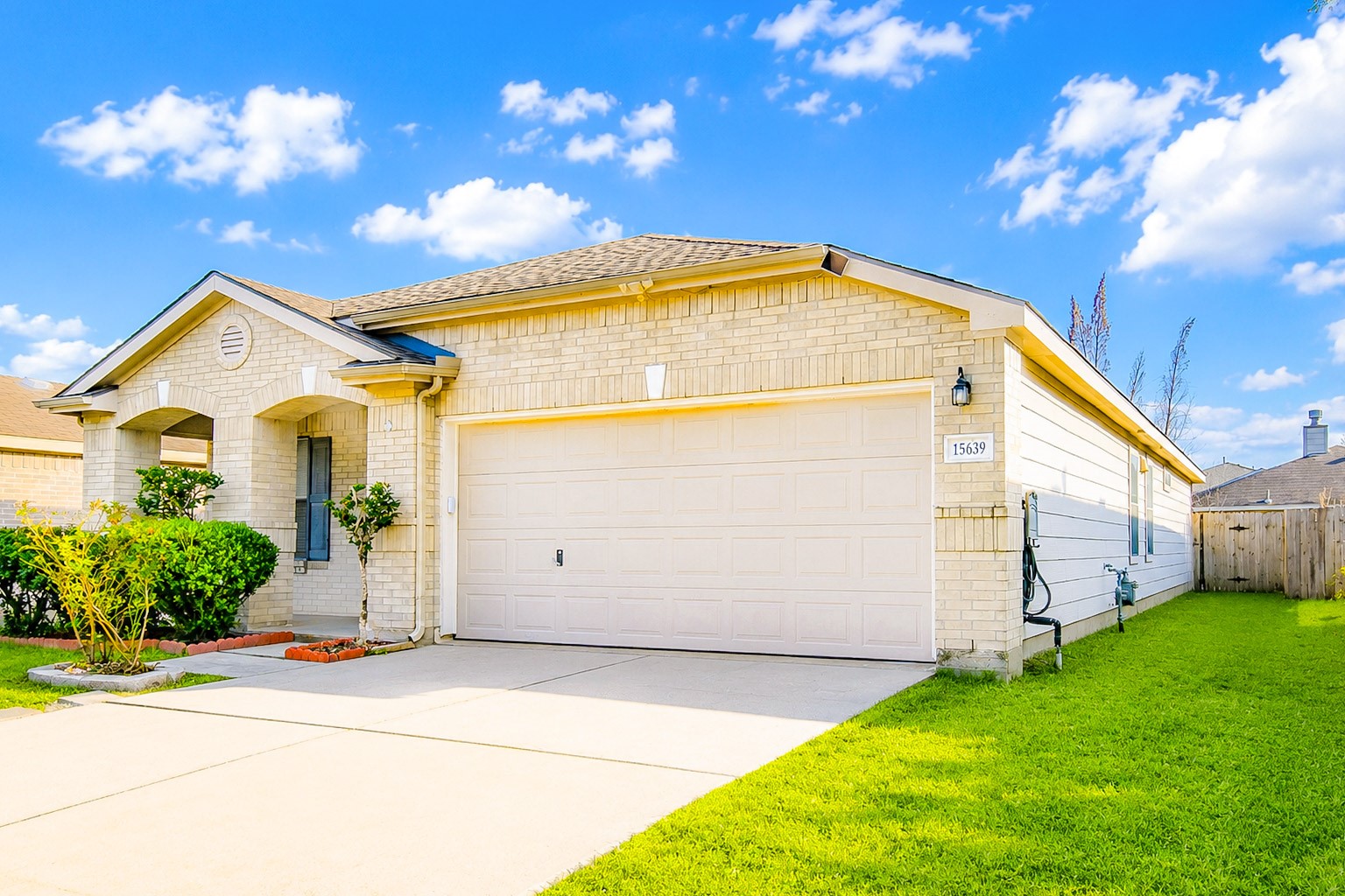 15639 Western Skies Drive Property Photo 6