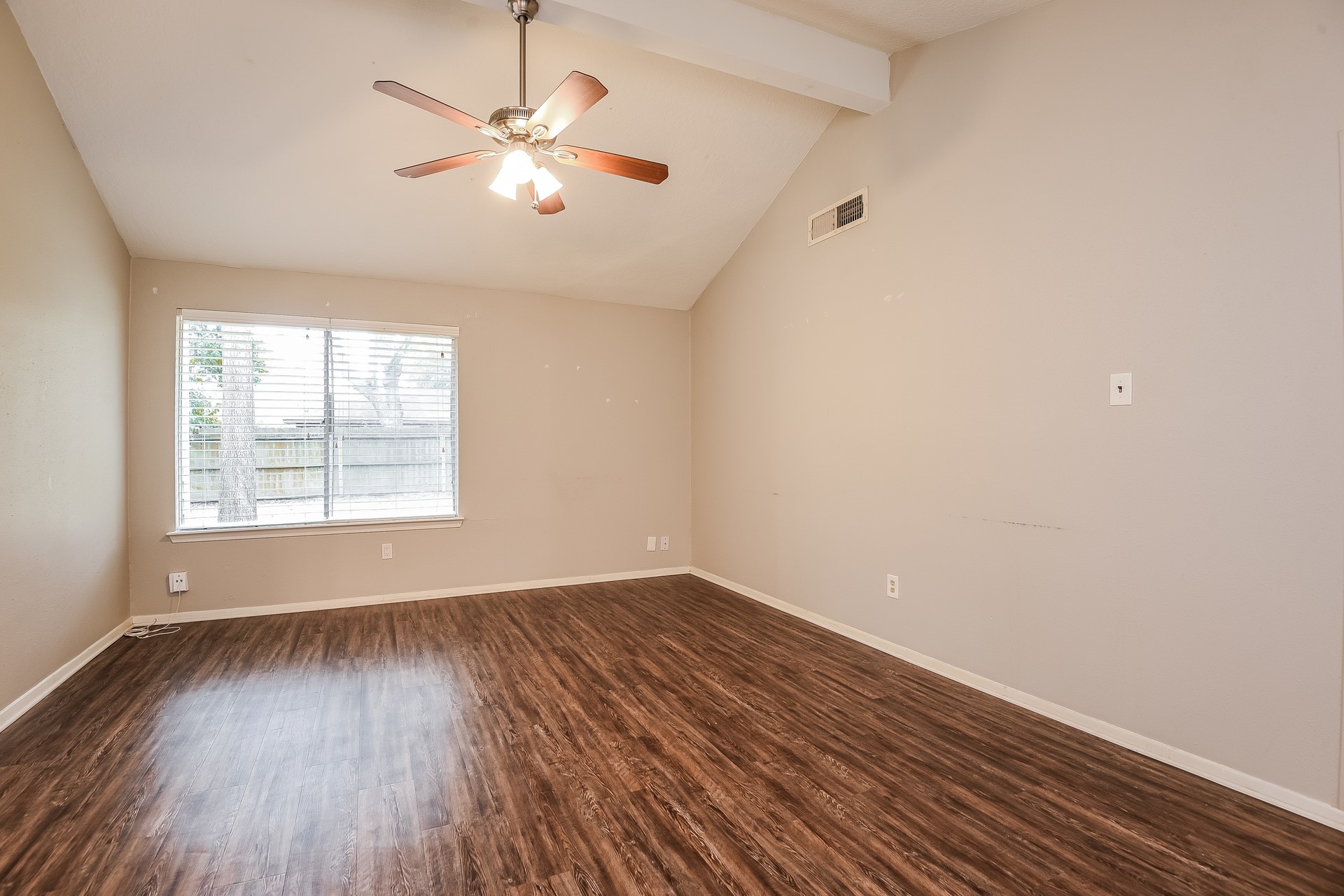 2718 N Brompton Drive Property Photo 3