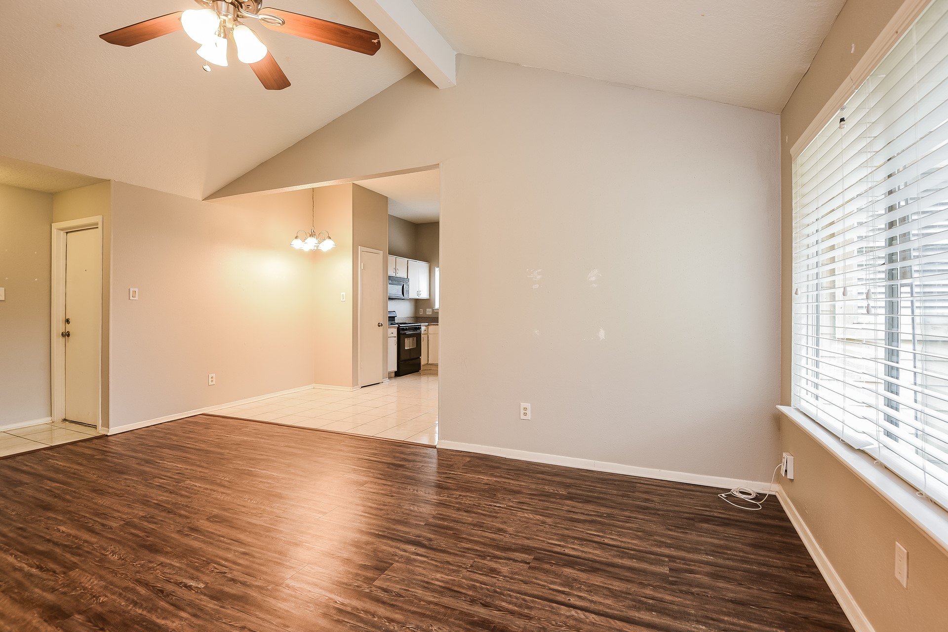 2718 N Brompton Drive Property Photo 4