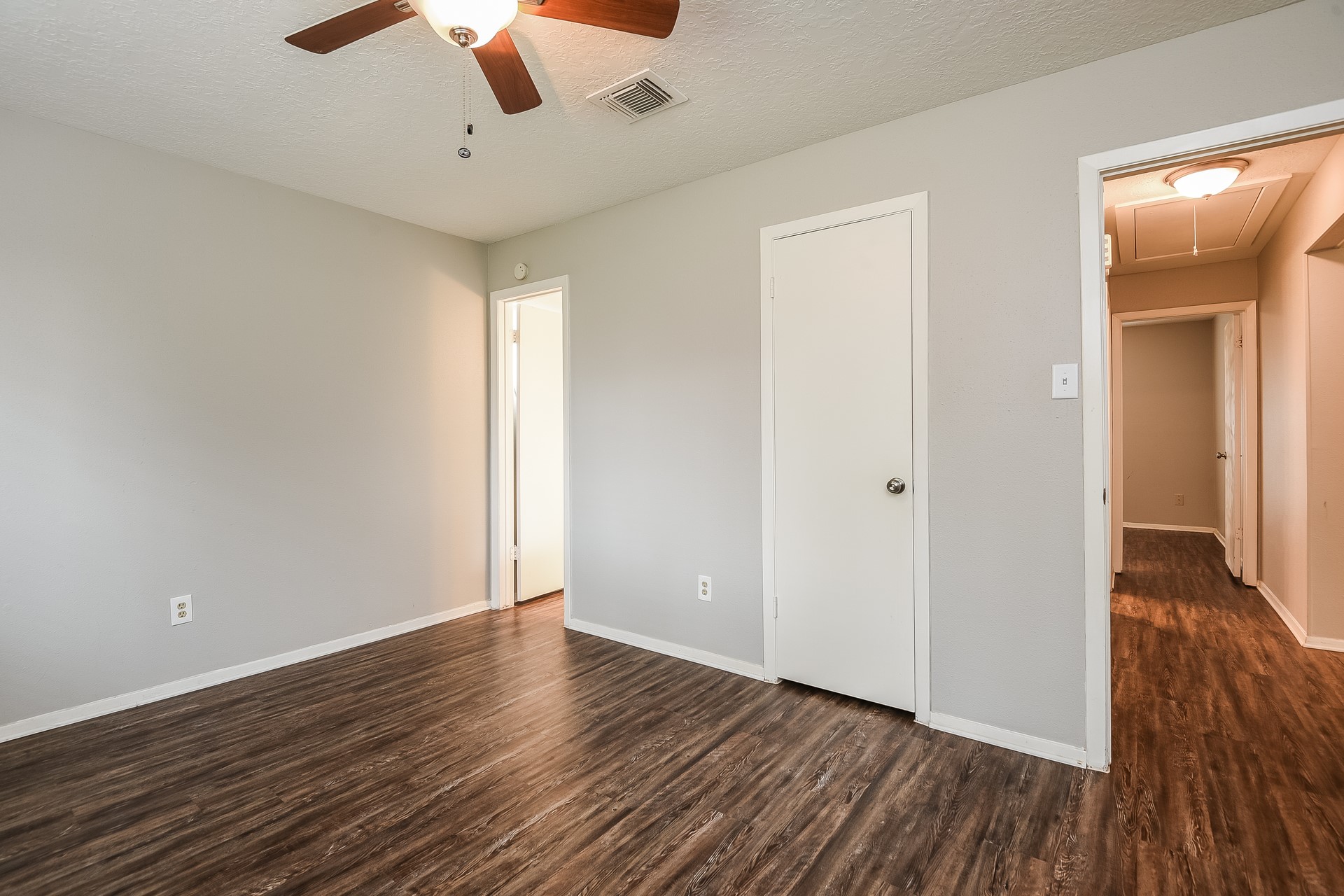 2718 N Brompton Drive Property Photo 8