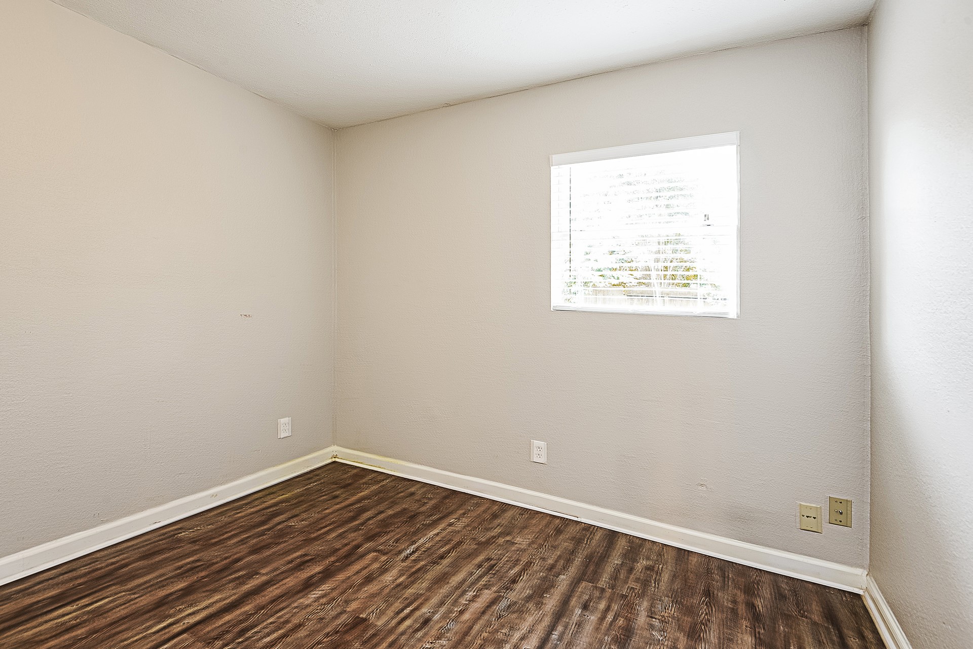 2718 N Brompton Drive Property Photo 10
