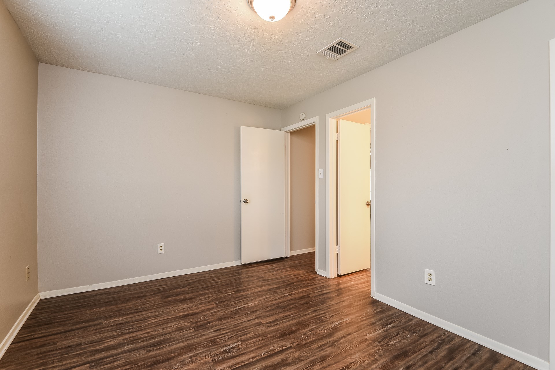 2718 N Brompton Drive Property Photo 11