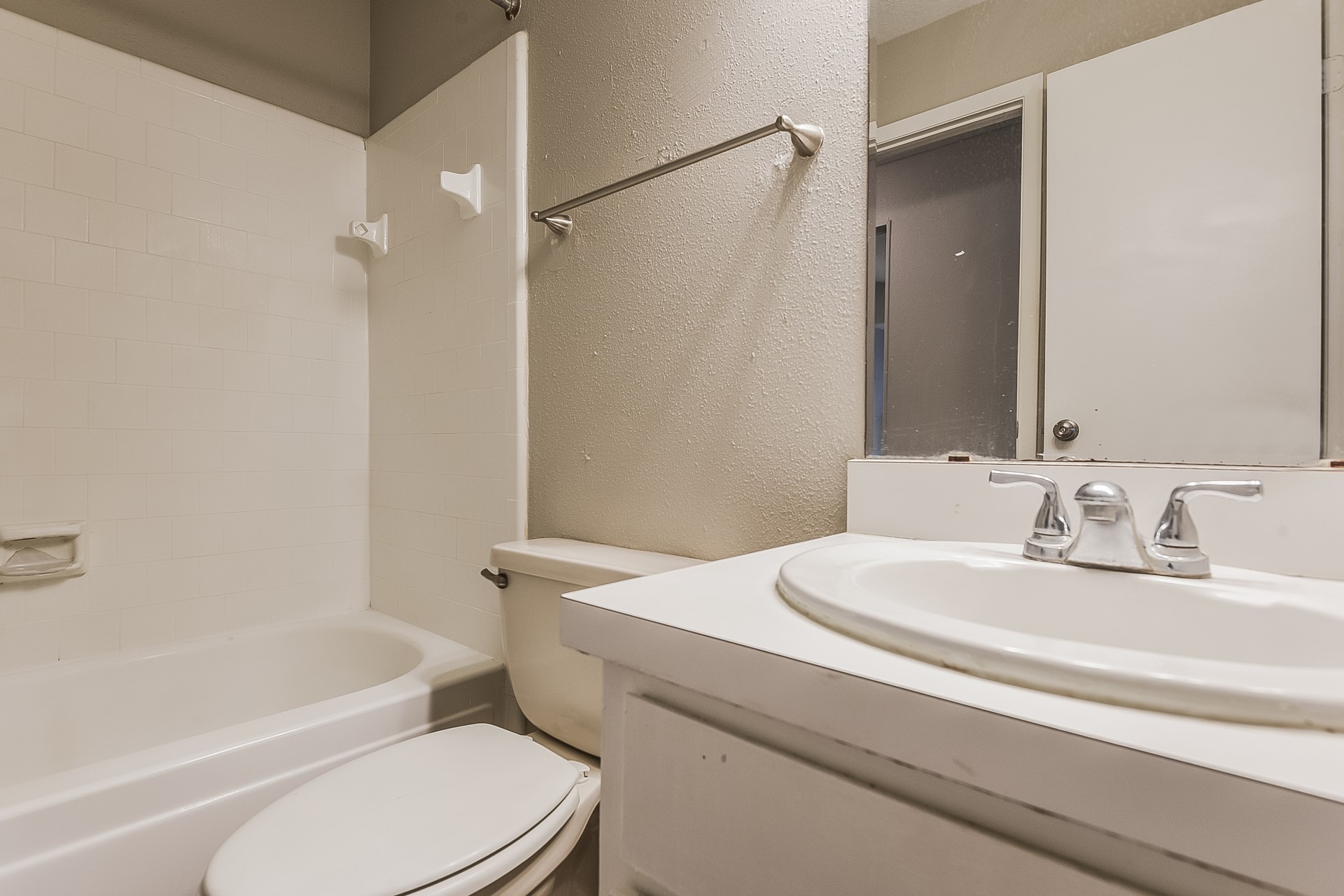 2718 N Brompton Drive Property Photo 13