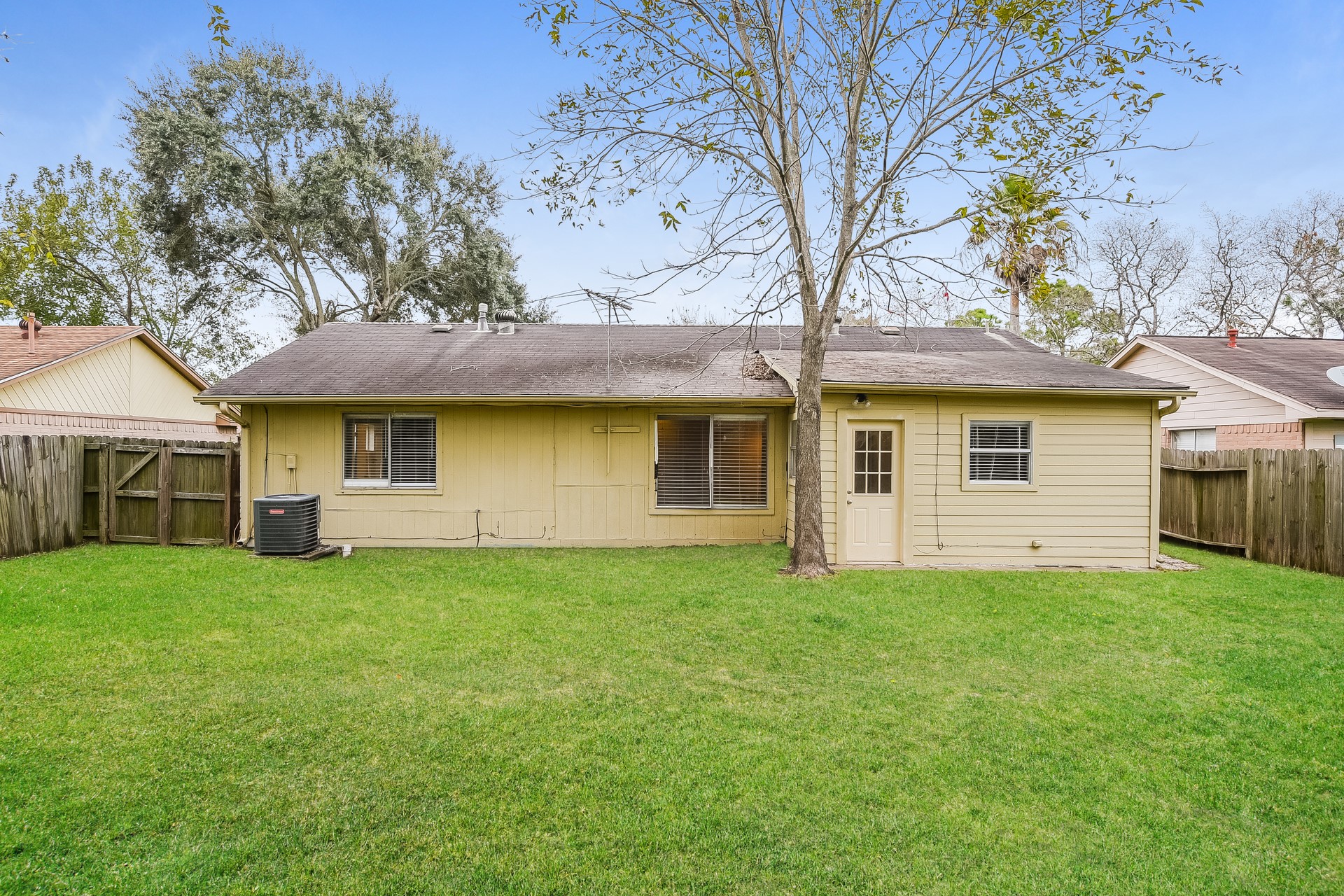 2718 N Brompton Drive Property Photo 14