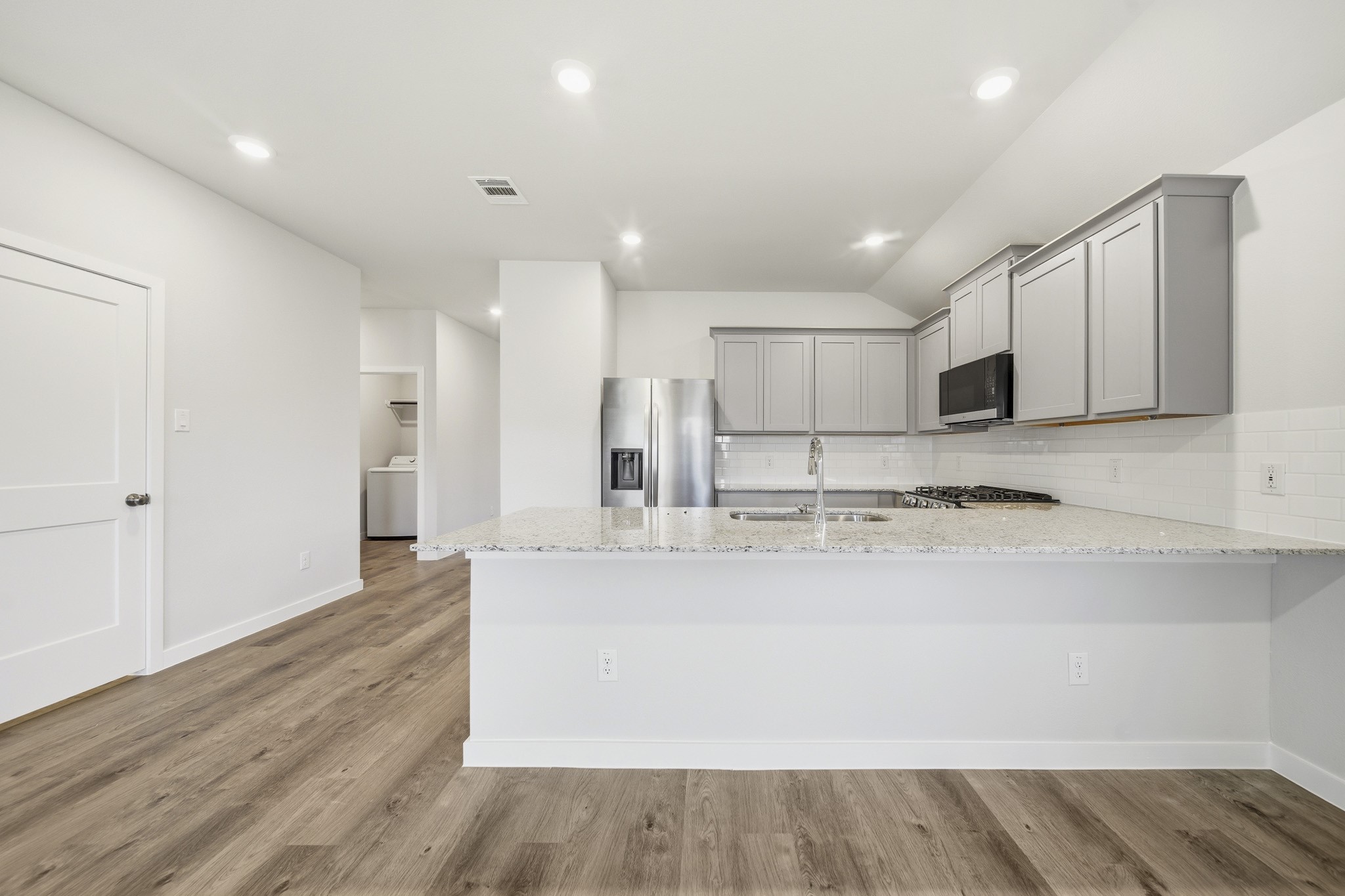 14215 Spring Valley Drive Property Photo 6