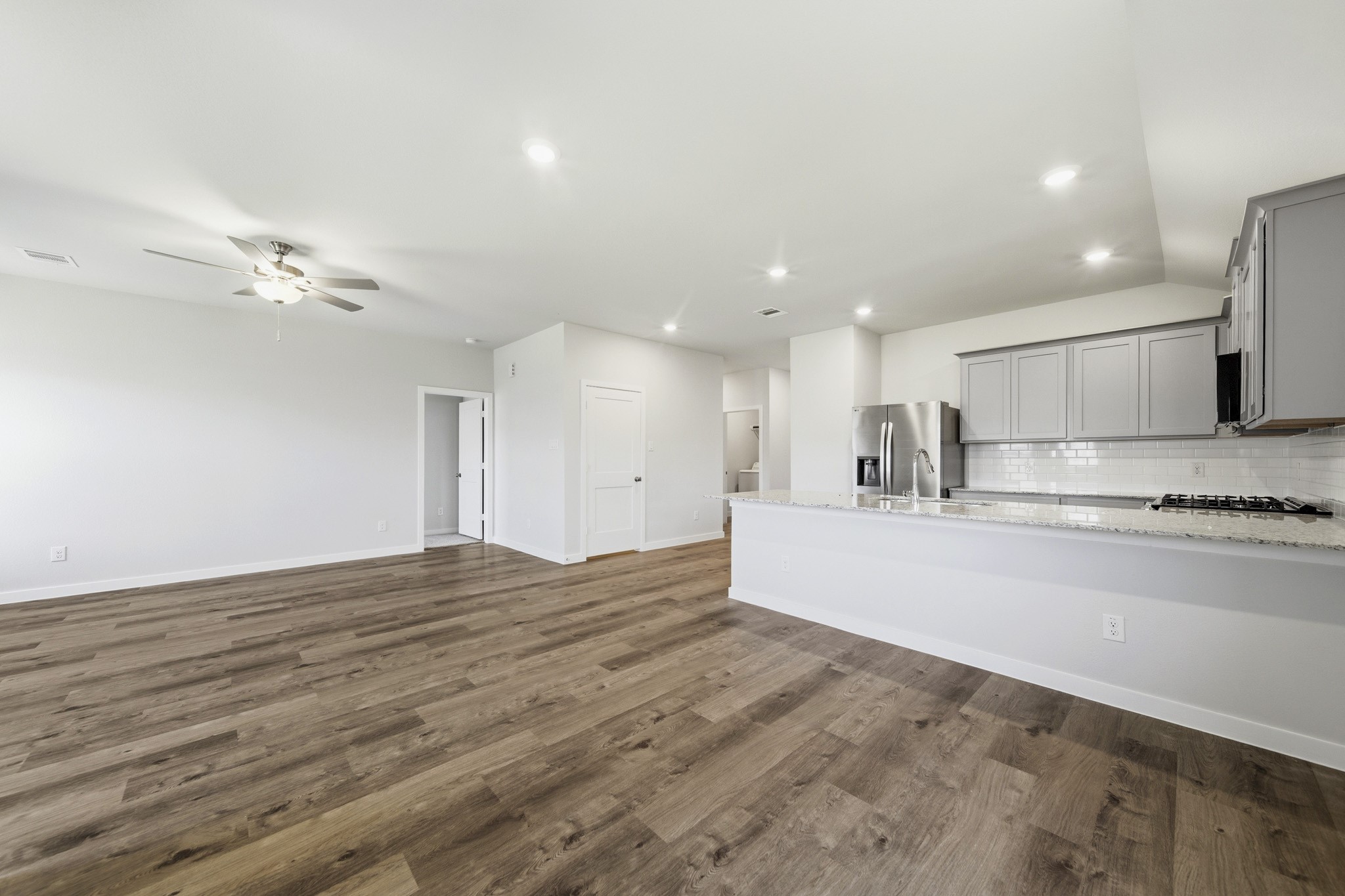 14215 Spring Valley Drive Property Photo 9