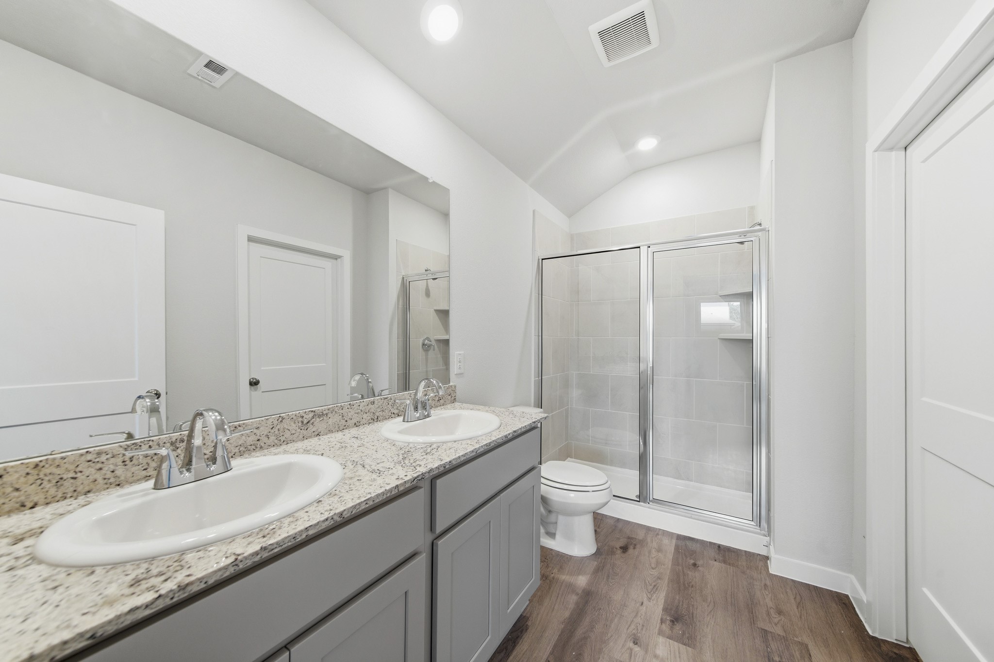 14215 Spring Valley Drive Property Photo 14