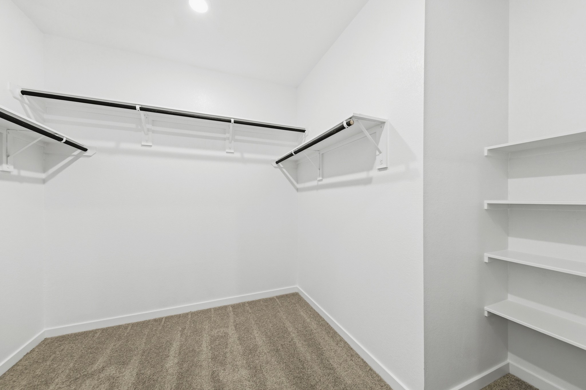 14215 Spring Valley Drive Property Photo 15