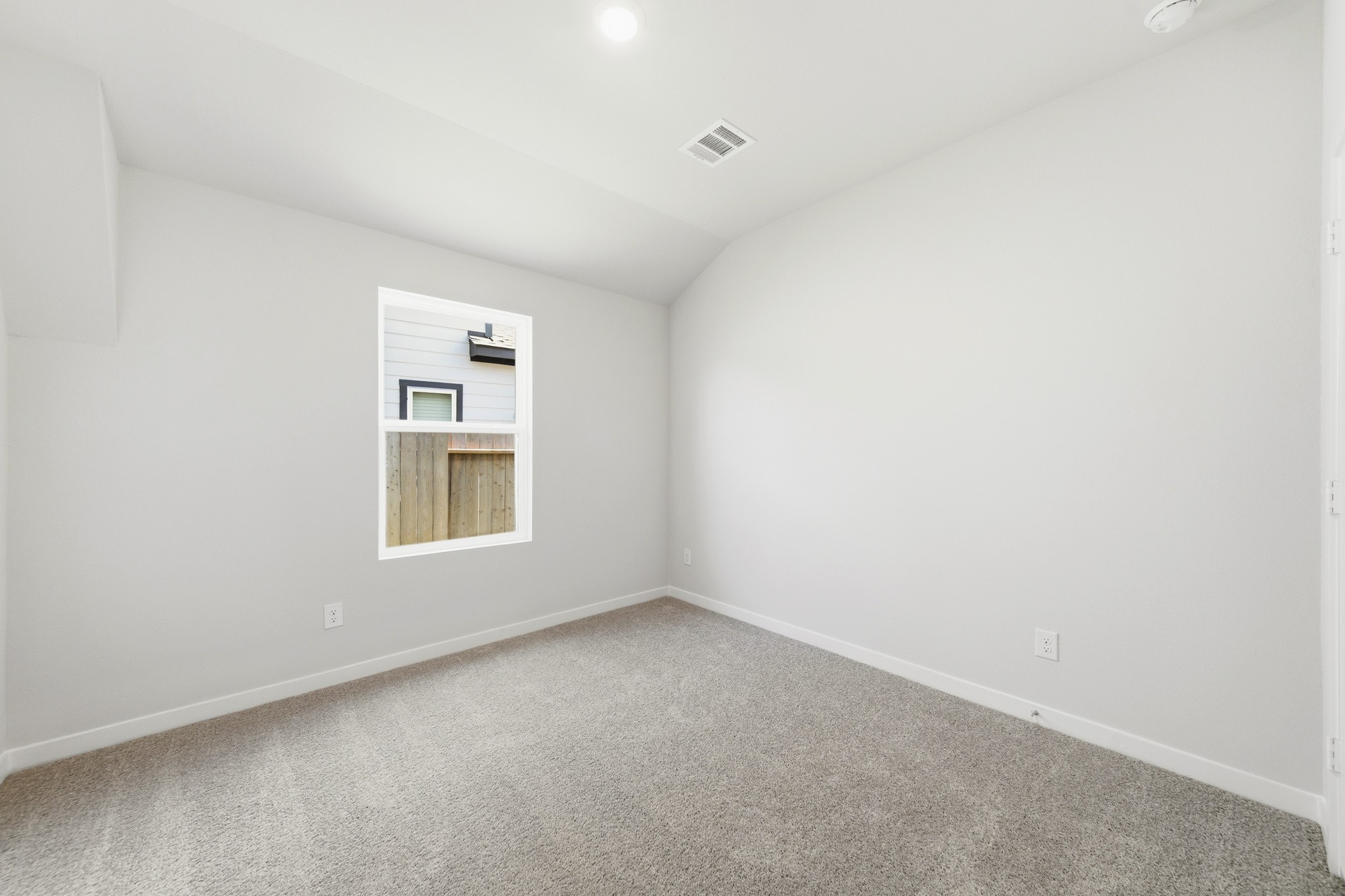14215 Spring Valley Drive Property Photo 17