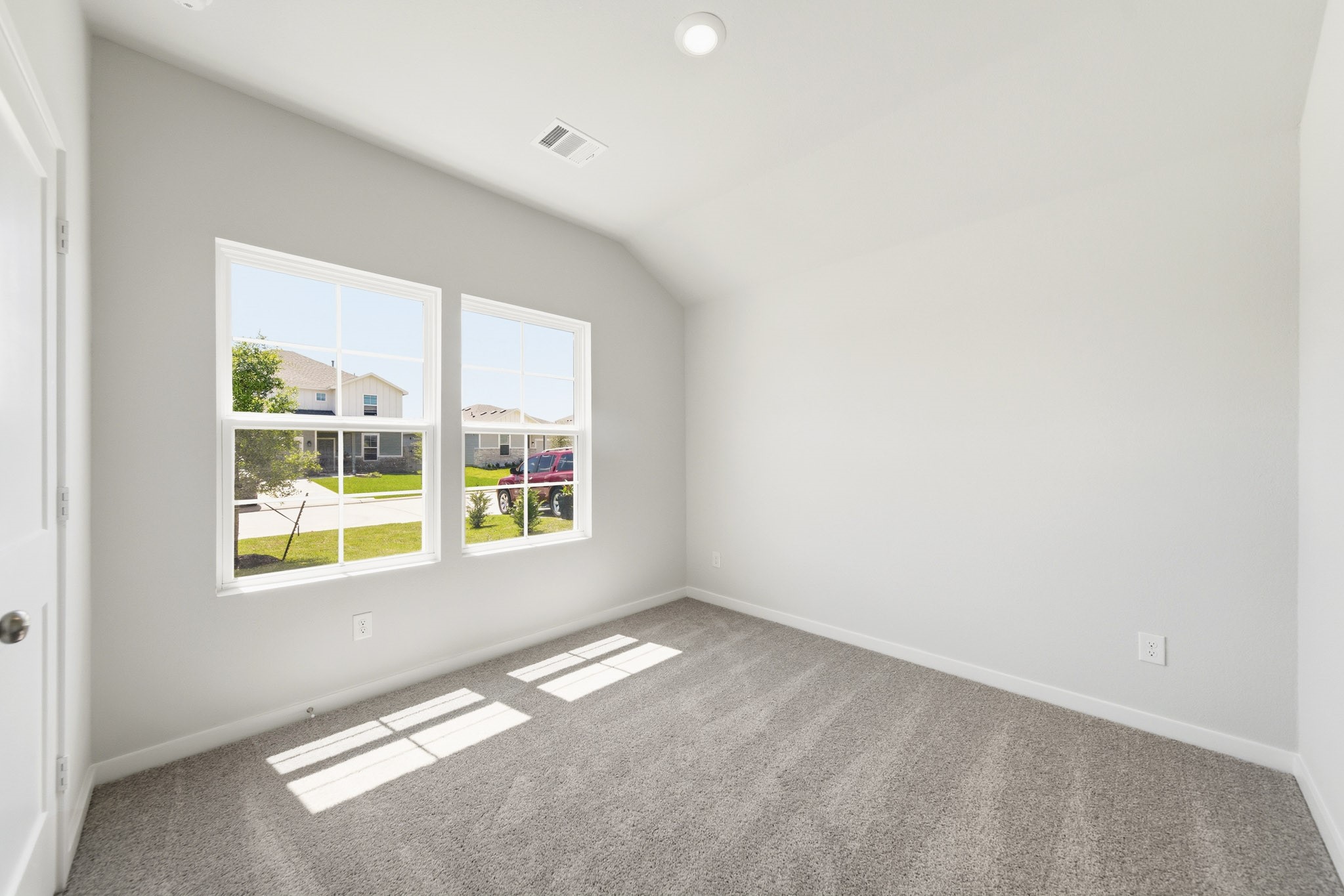 14215 Spring Valley Drive Property Photo 18