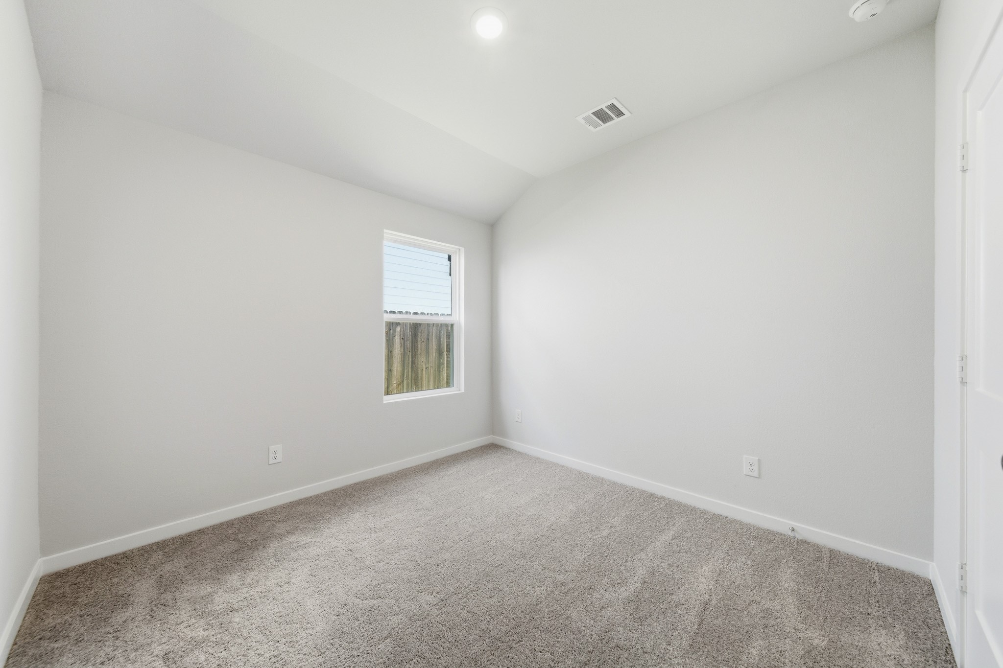 14215 Spring Valley Drive Property Photo 19