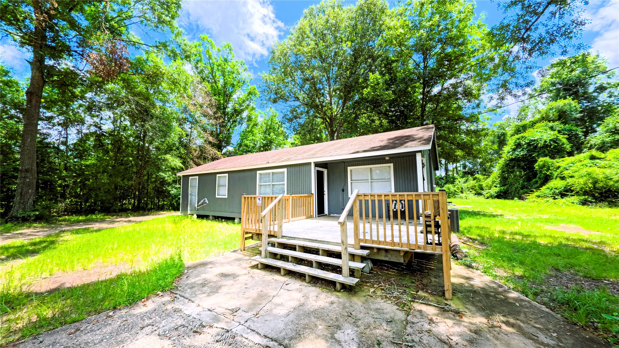 610 County Road 3434 S Property Photo 1