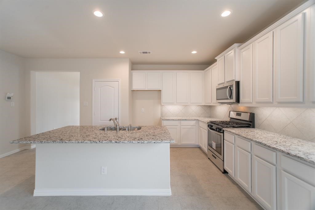 30014 Twisting Springs Drive Property Photo 13