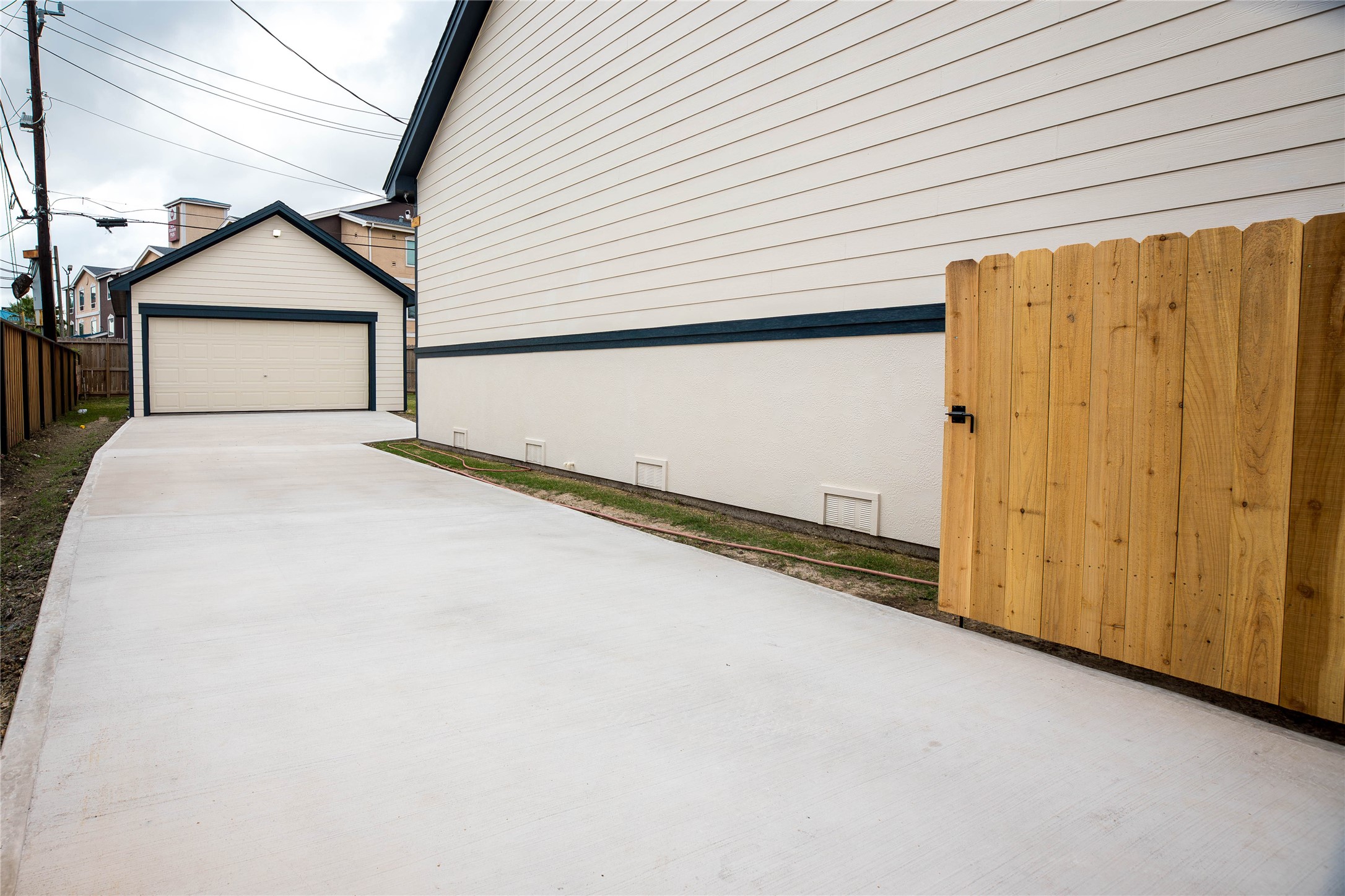 818 Westshire Drive Property Photo 31