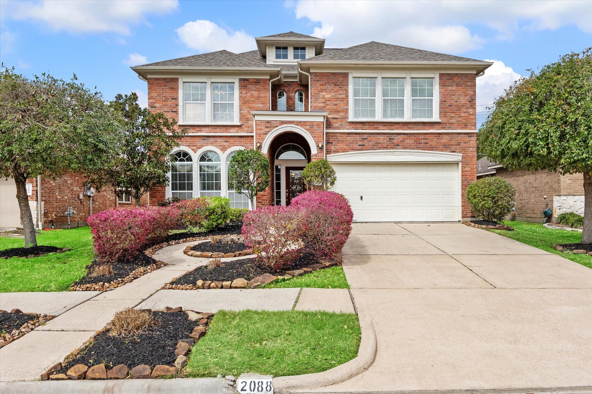 2088 Silverthorn Lane Property Photo