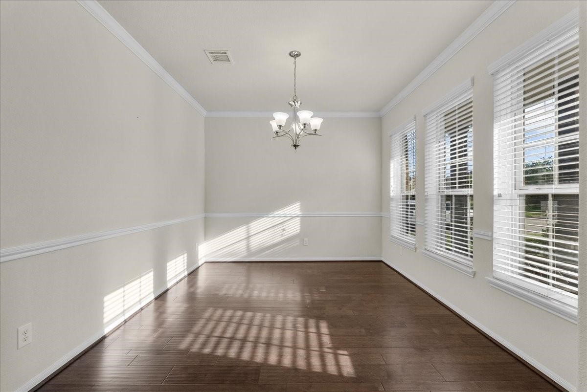 2246 Oakleaf Trail Lane Property Photo 4