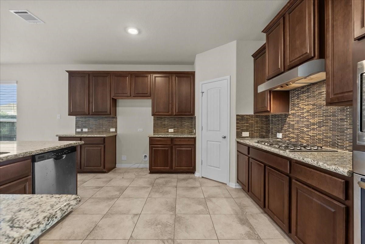 2246 Oakleaf Trail Lane Property Photo 18