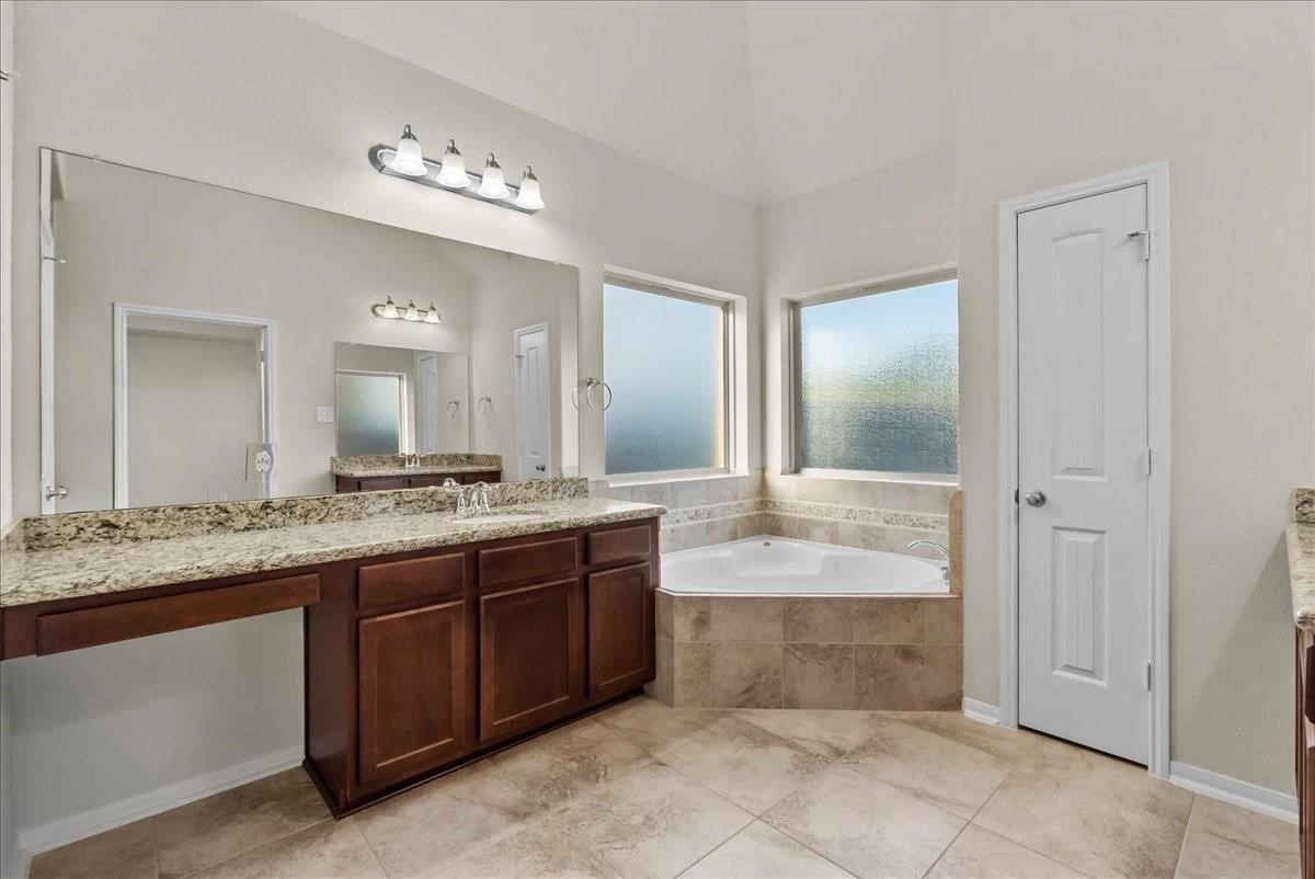 2246 Oakleaf Trail Lane Property Photo 26