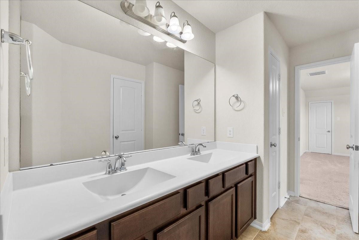 2246 Oakleaf Trail Lane Property Photo 33