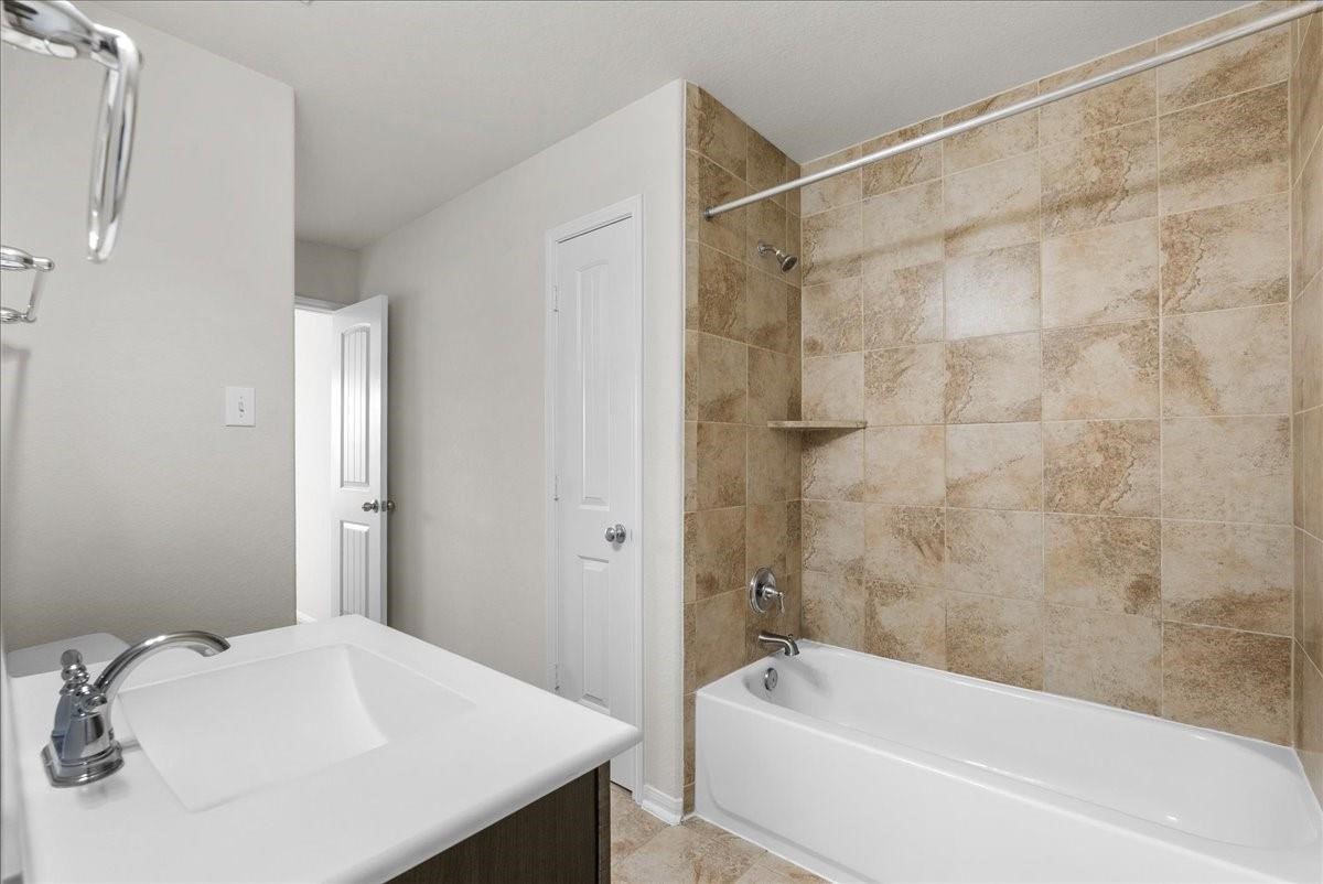 2246 Oakleaf Trail Lane Property Photo 36