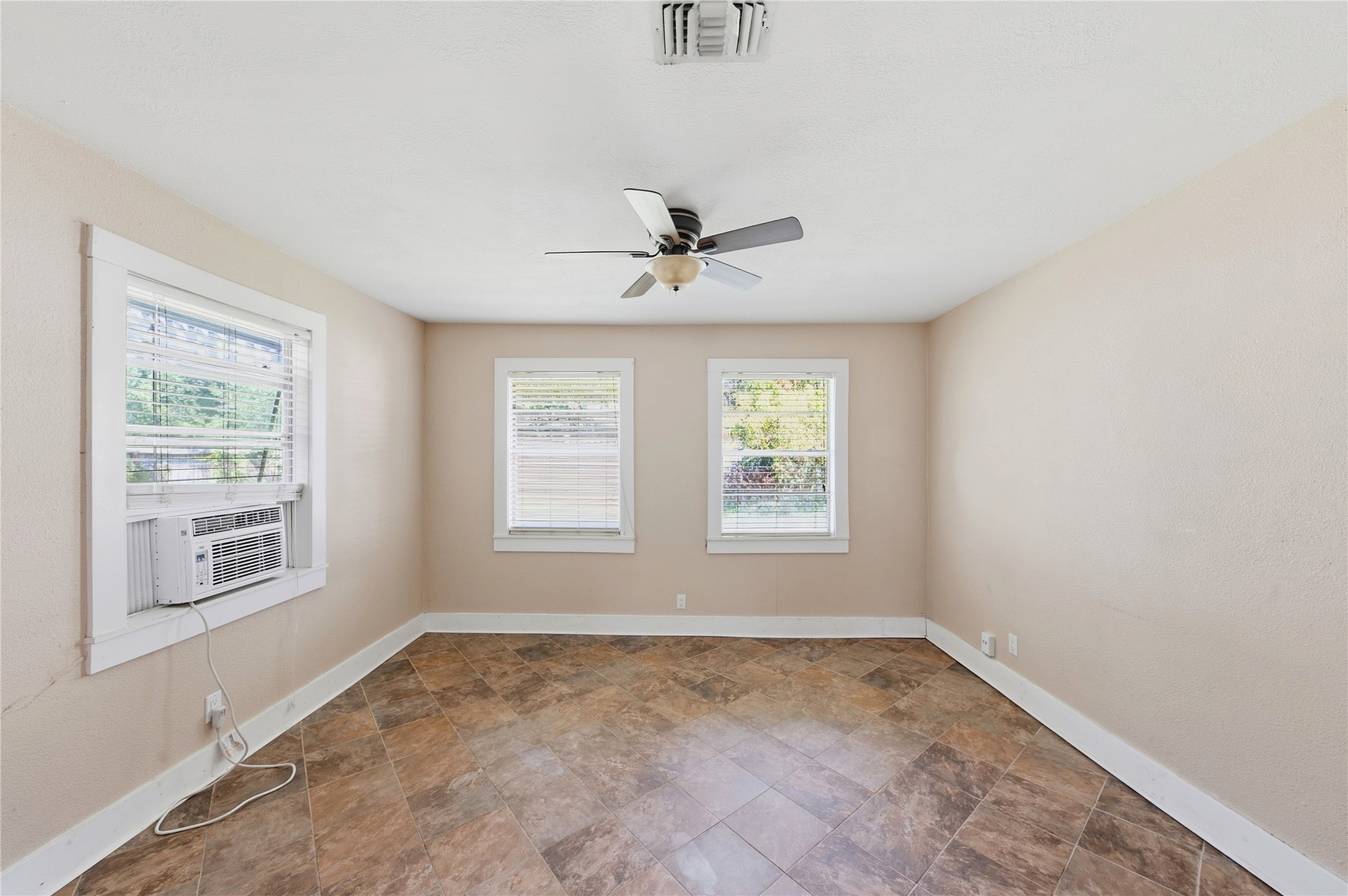 1215 Winston Drive Property Photo 11