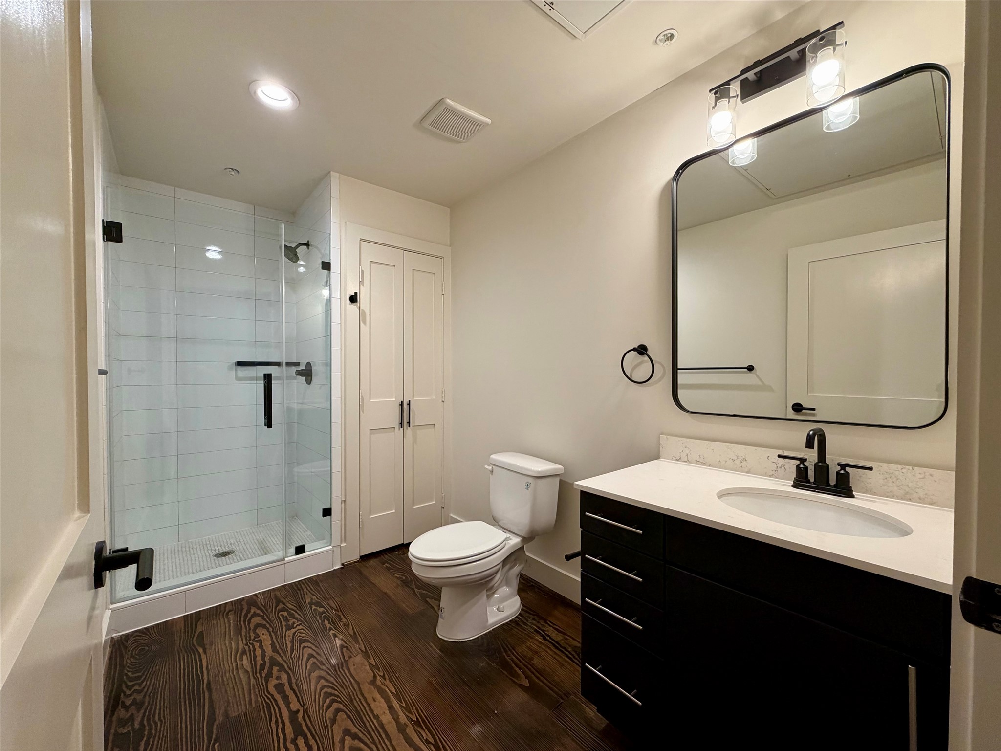4411 Dallas St Street 6 Property Photo 7