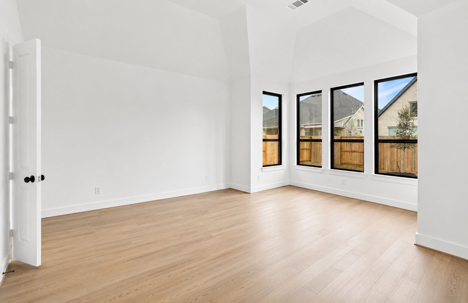 2302 Bluewood Drive Property Photo 4