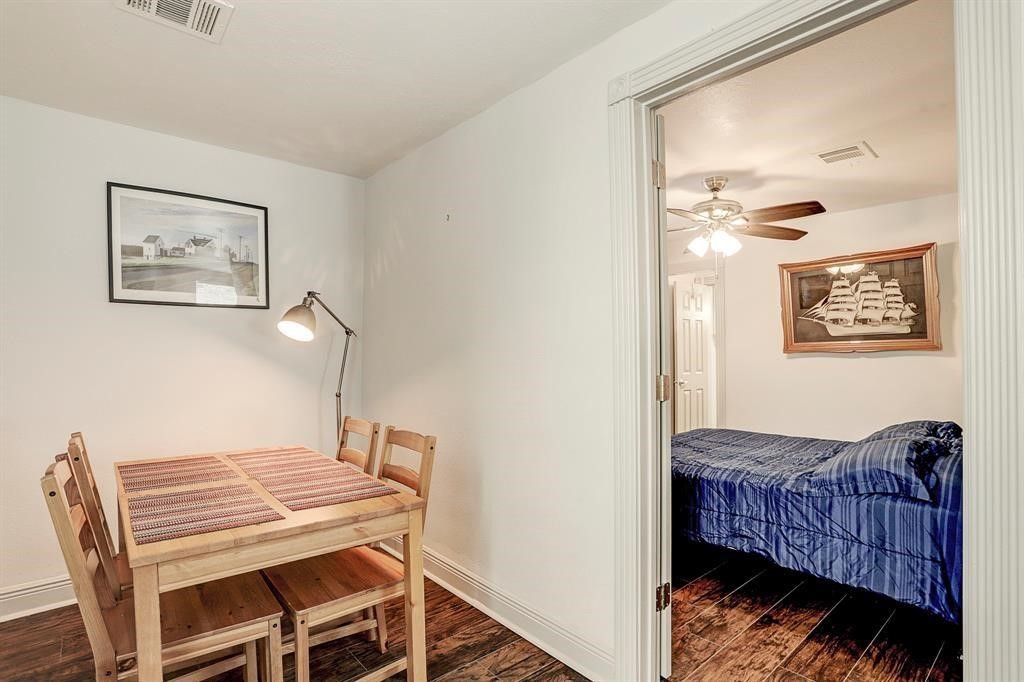 1308 Idylwild Street B Property Photo 8